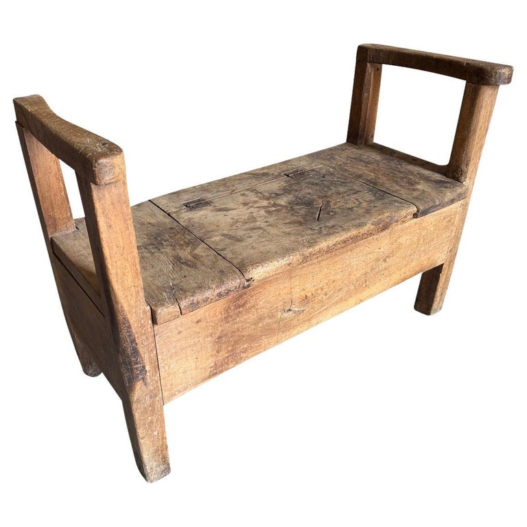 Französische primitive Bank/Truhe aus dem 17. im Angebot bei 1stDibs Deutschland