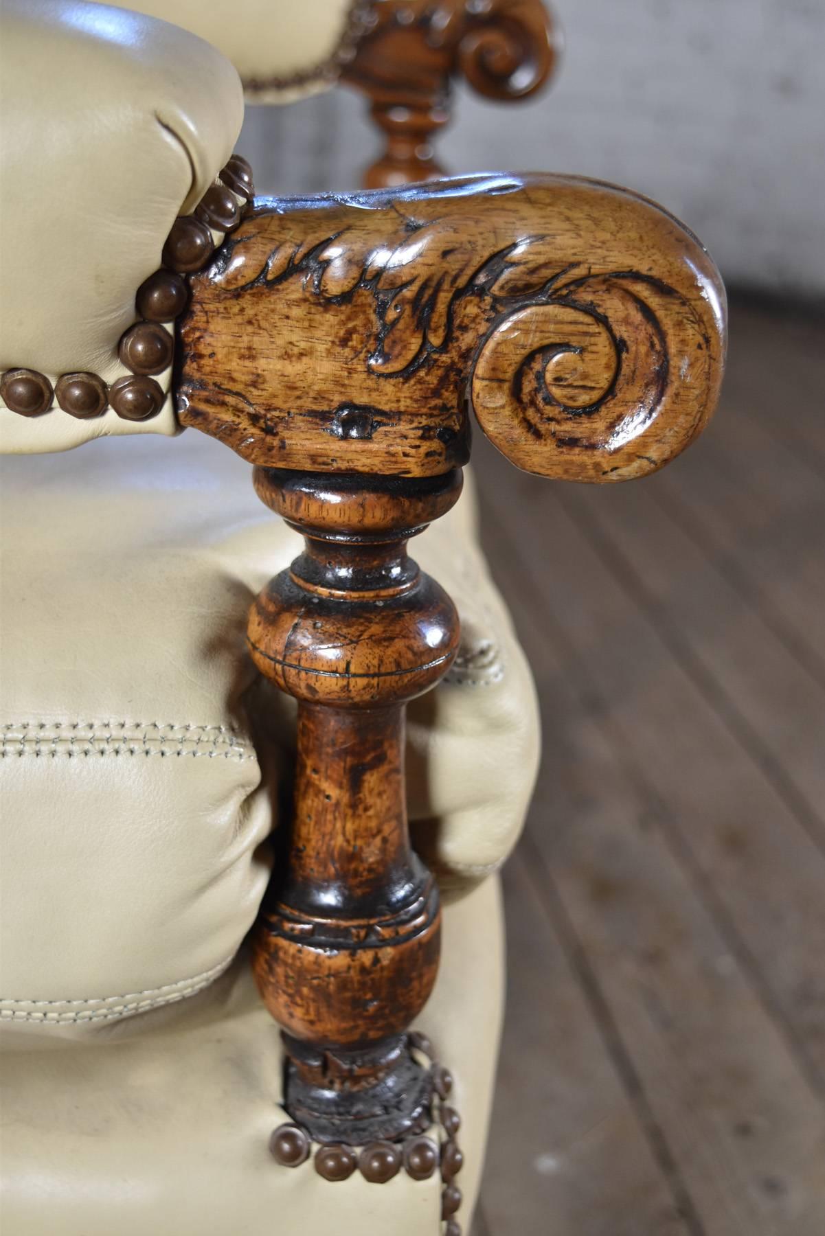 French 17th Century Walnut and Leather Covered Reclining or Ratchet Chair For Sale 1