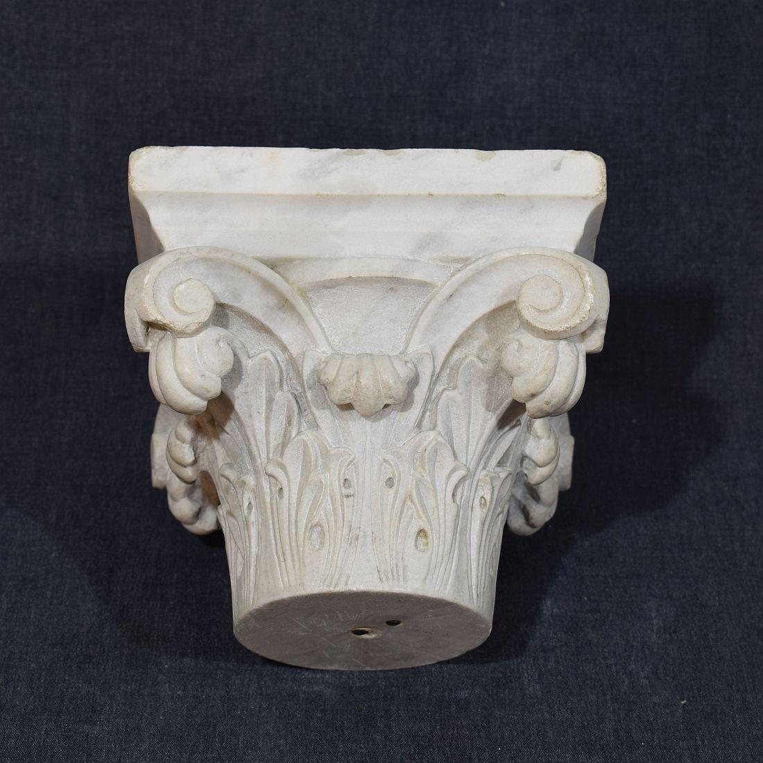 XVIIIe siècle et antérieur Français 18/19e siècle,  Capitale néoclassique en marbre blanc sculpté en vente