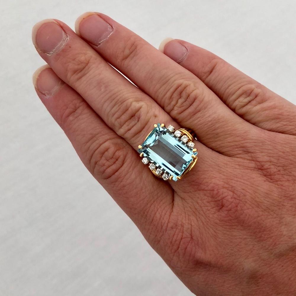 French 18 Carat Gold Aquamarine Diamond Ring For Sale 4