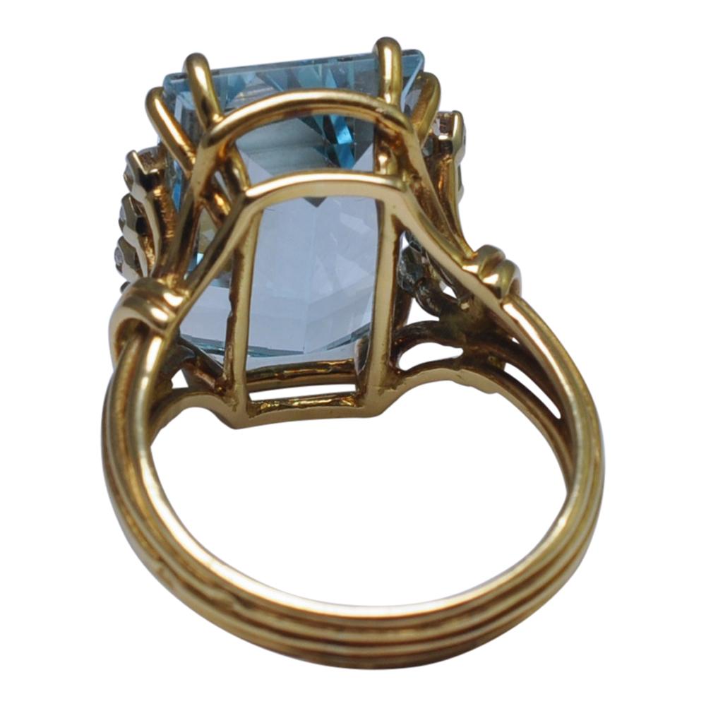 Retro French 18 Carat Gold Aquamarine Diamond Ring For Sale