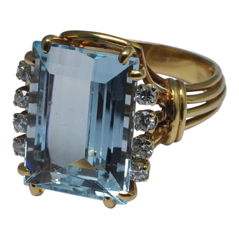 French 18 Carat Gold Aquamarine Diamond Ring In Excellent Condition For Sale In ALTRINCHAM, GB