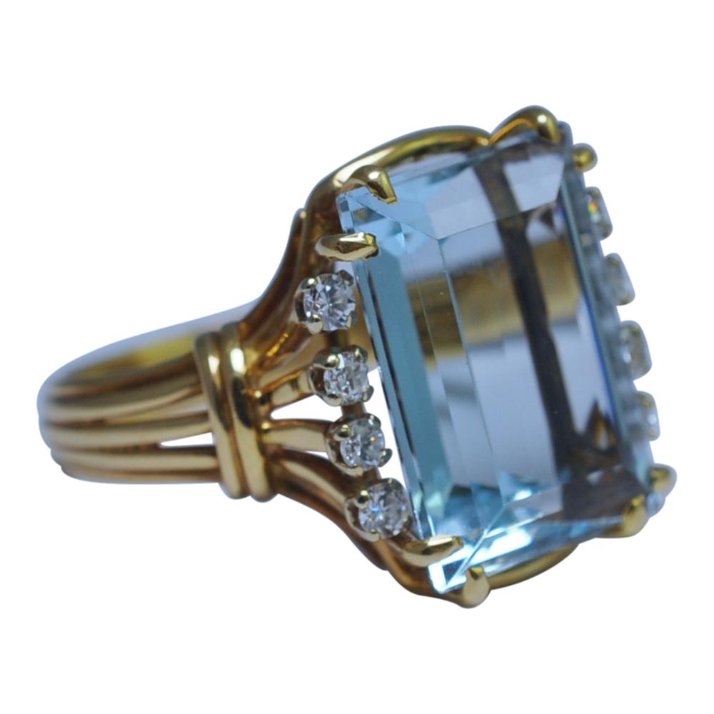 French 18 Carat Gold Aquamarine Diamond Ring For Sale 1