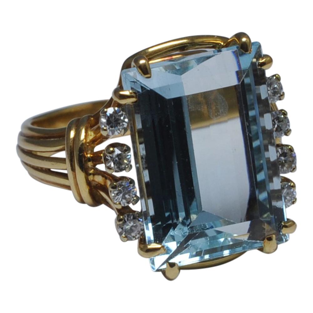 French 18 Carat Gold Aquamarine Diamond Ring For Sale 2