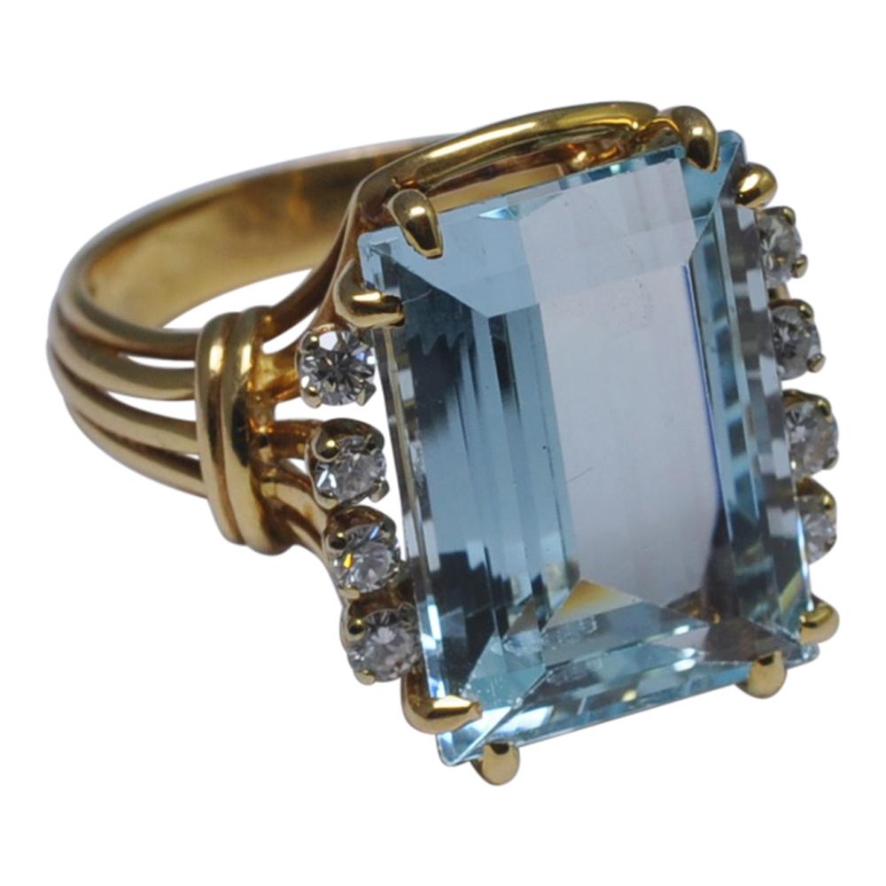 French 18 Carat Gold Aquamarine Diamond Ring For Sale