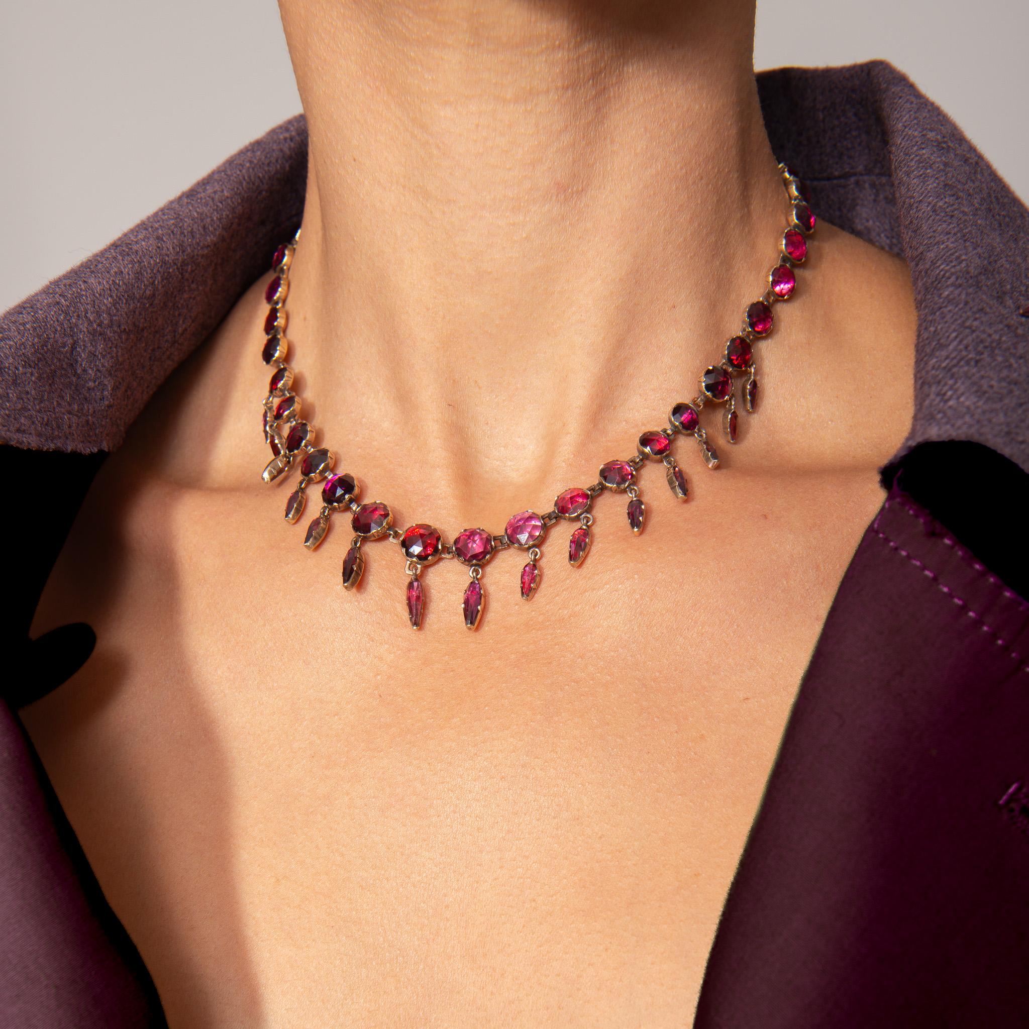Rose Cut French 18 Carat Gold necklace with Garnet For Sale