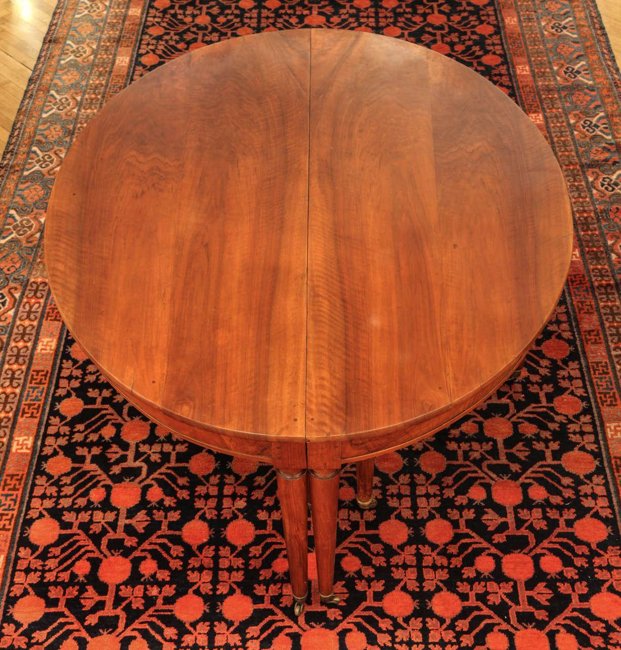  French 18' Century Oval Extending Large Walnut Dining Table In Good Condition In Rome, IT