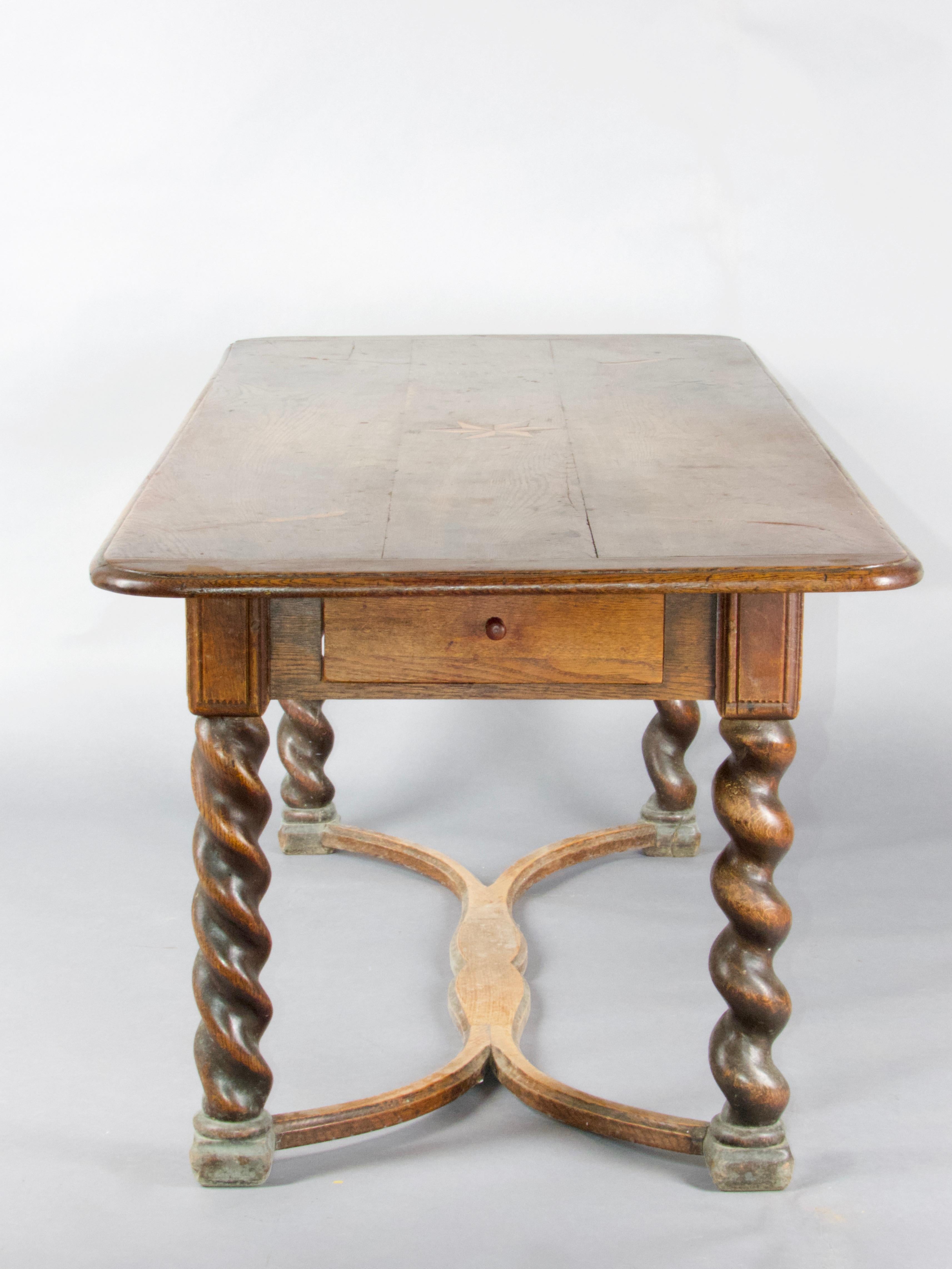 Table de salle à manger française du 18e siècle en vente 8