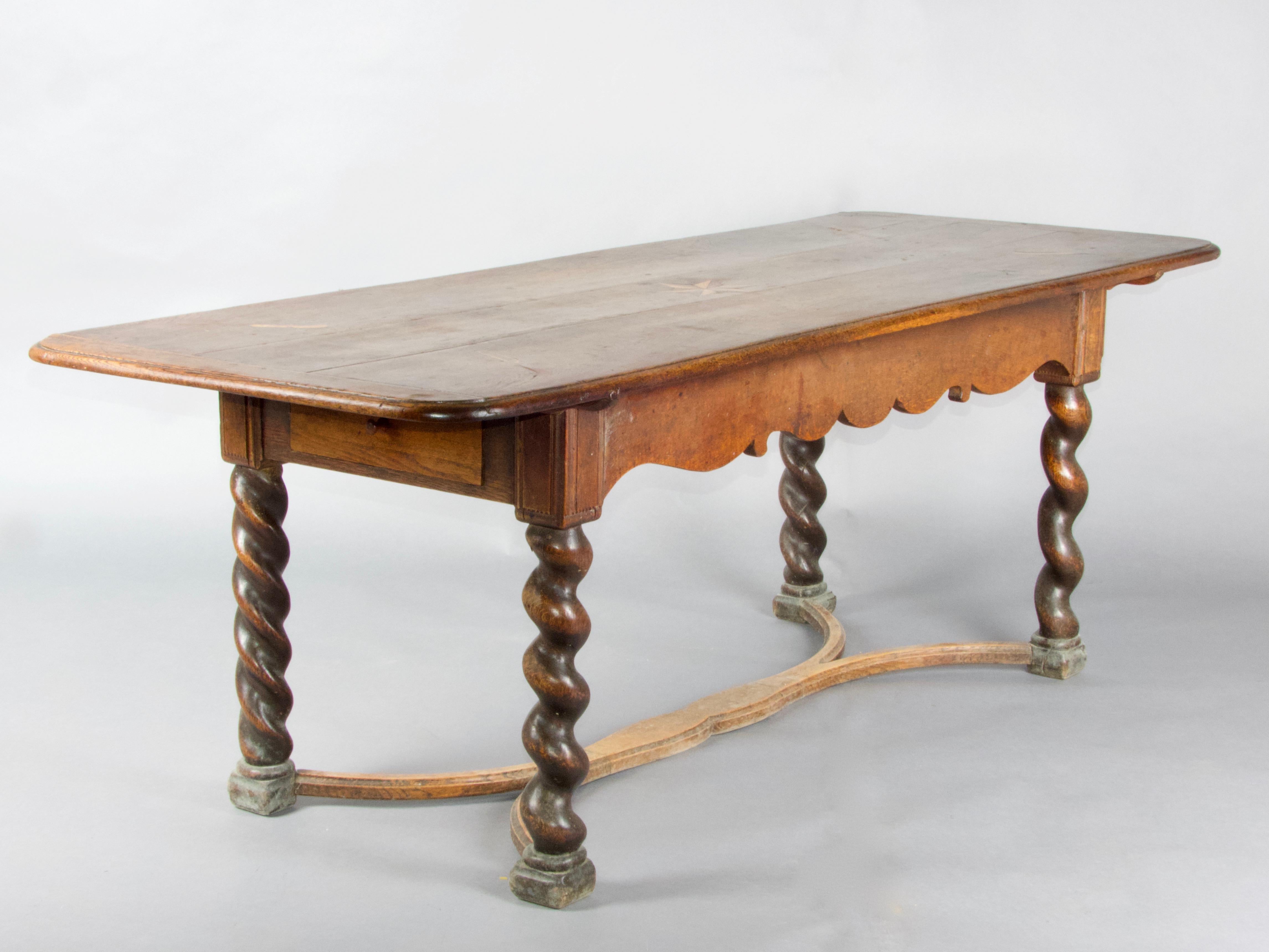 Table de salle à manger française du 18e siècle en vente 12