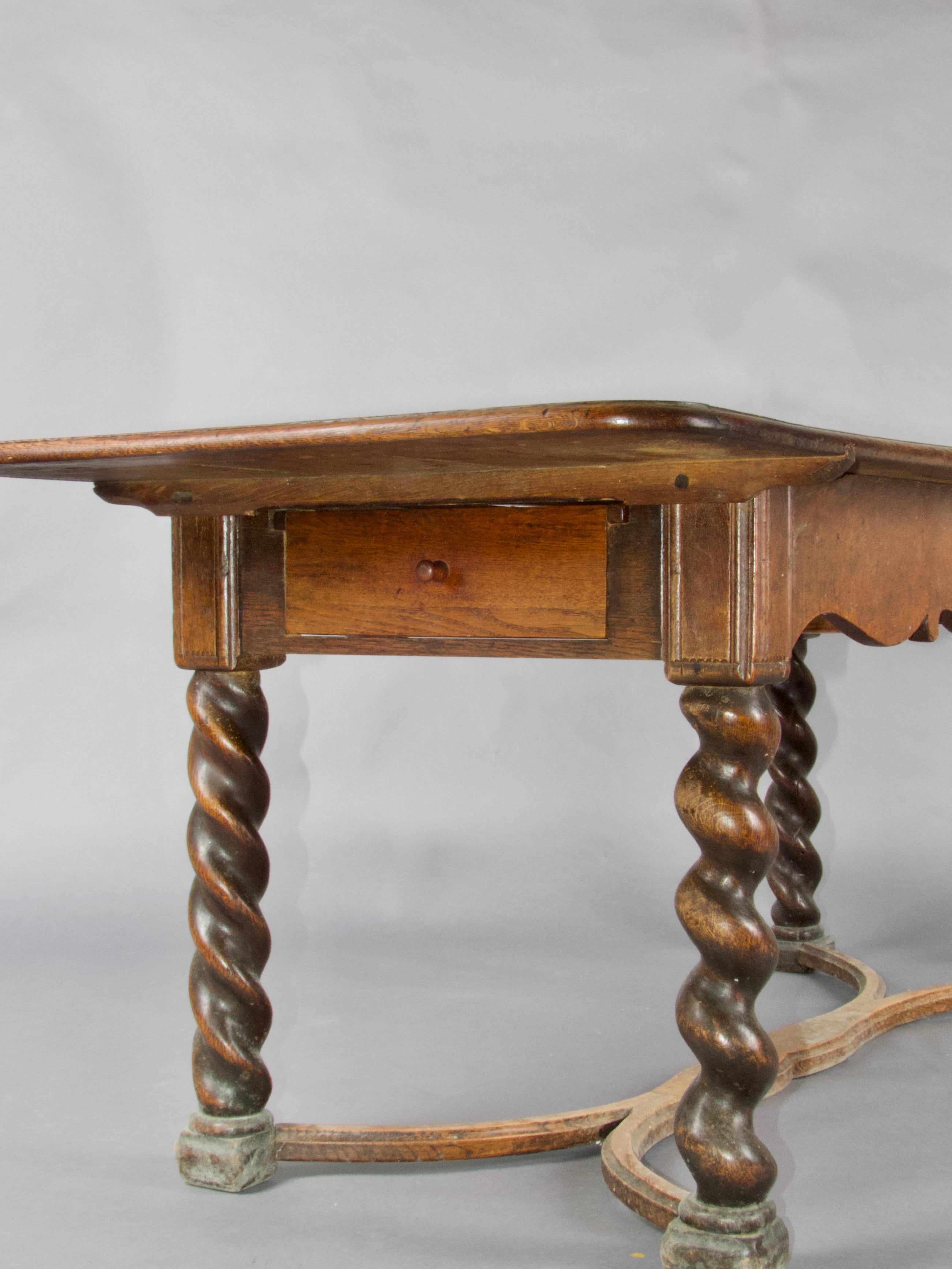 Bois Table de salle à manger française du 18e siècle en vente