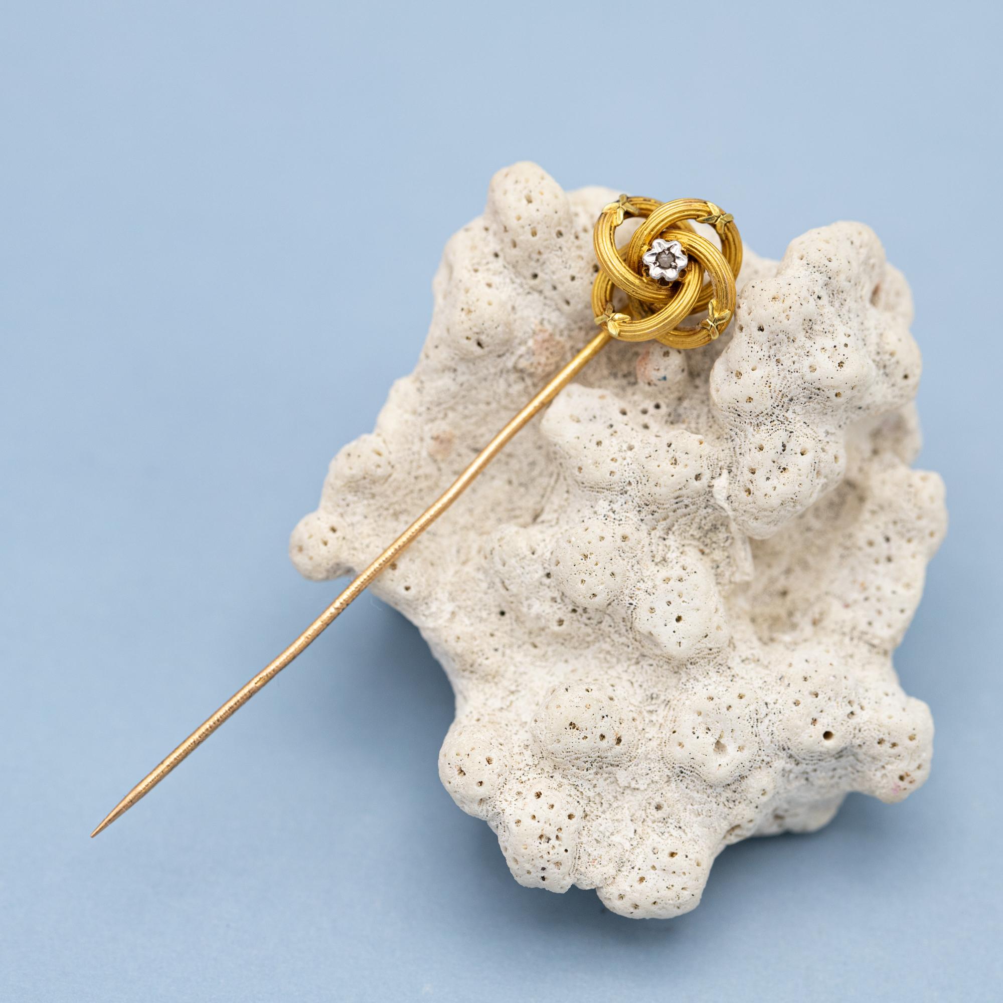 French 18 k yellow gold stick pin - Lovers knot - Antique Victorian brooch In Good Condition In Antwerp, BE