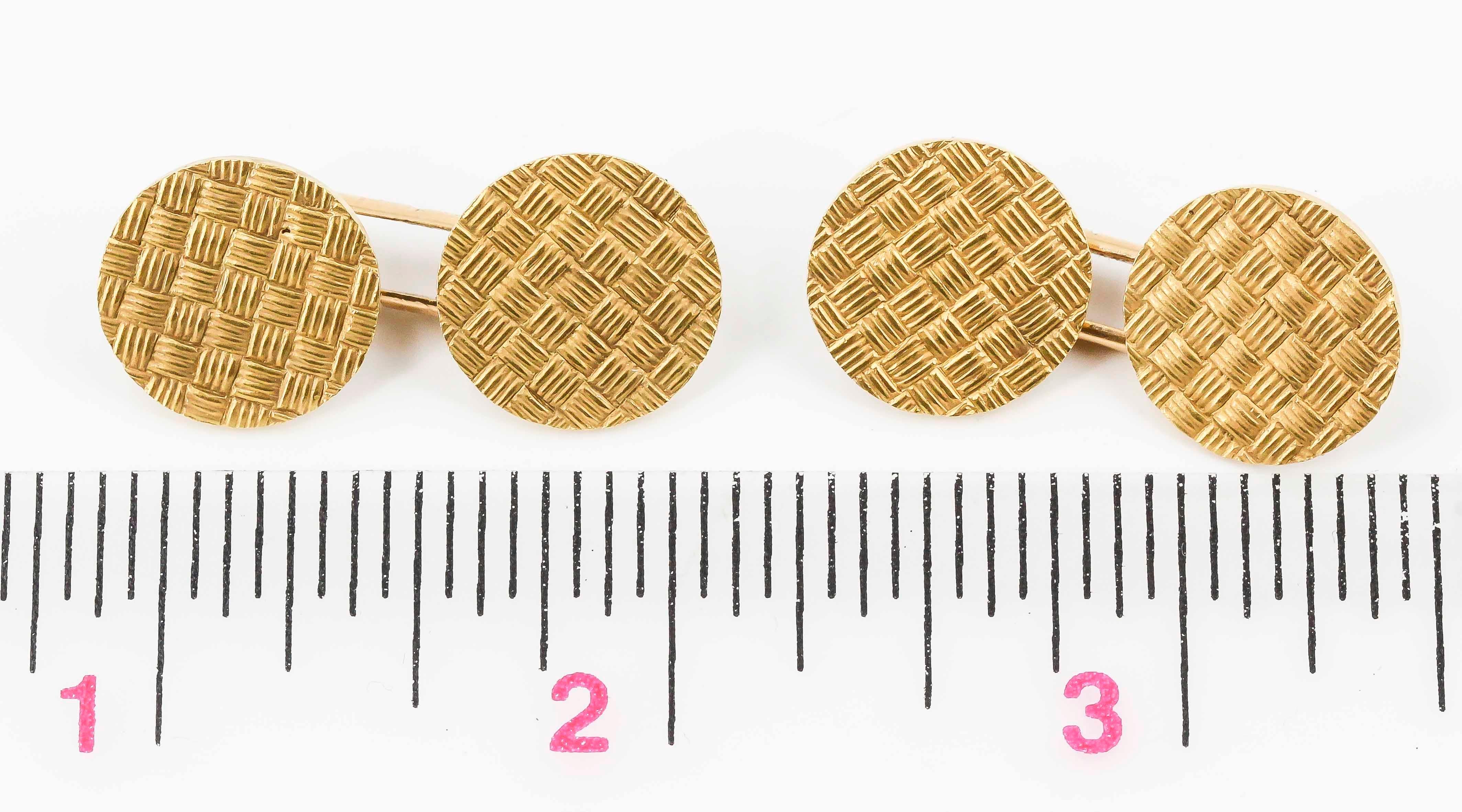French 18 Karat Gold Basket Weave Round Cufflinks In Good Condition In New York, NY
