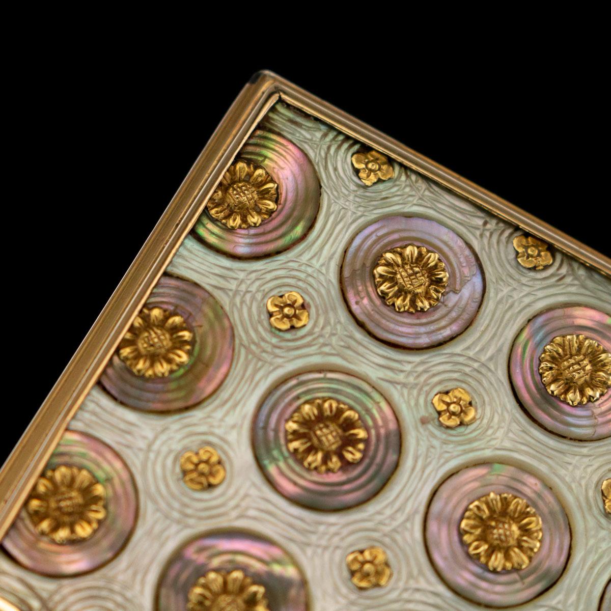 French 18-Karat Gold-Mounted Mother of Pearl Snuff Box, circa 1750 6