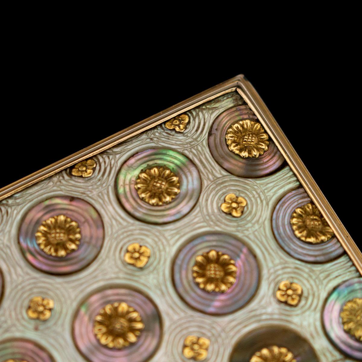 French 18-Karat Gold-Mounted Mother of Pearl Snuff Box, circa 1750 4