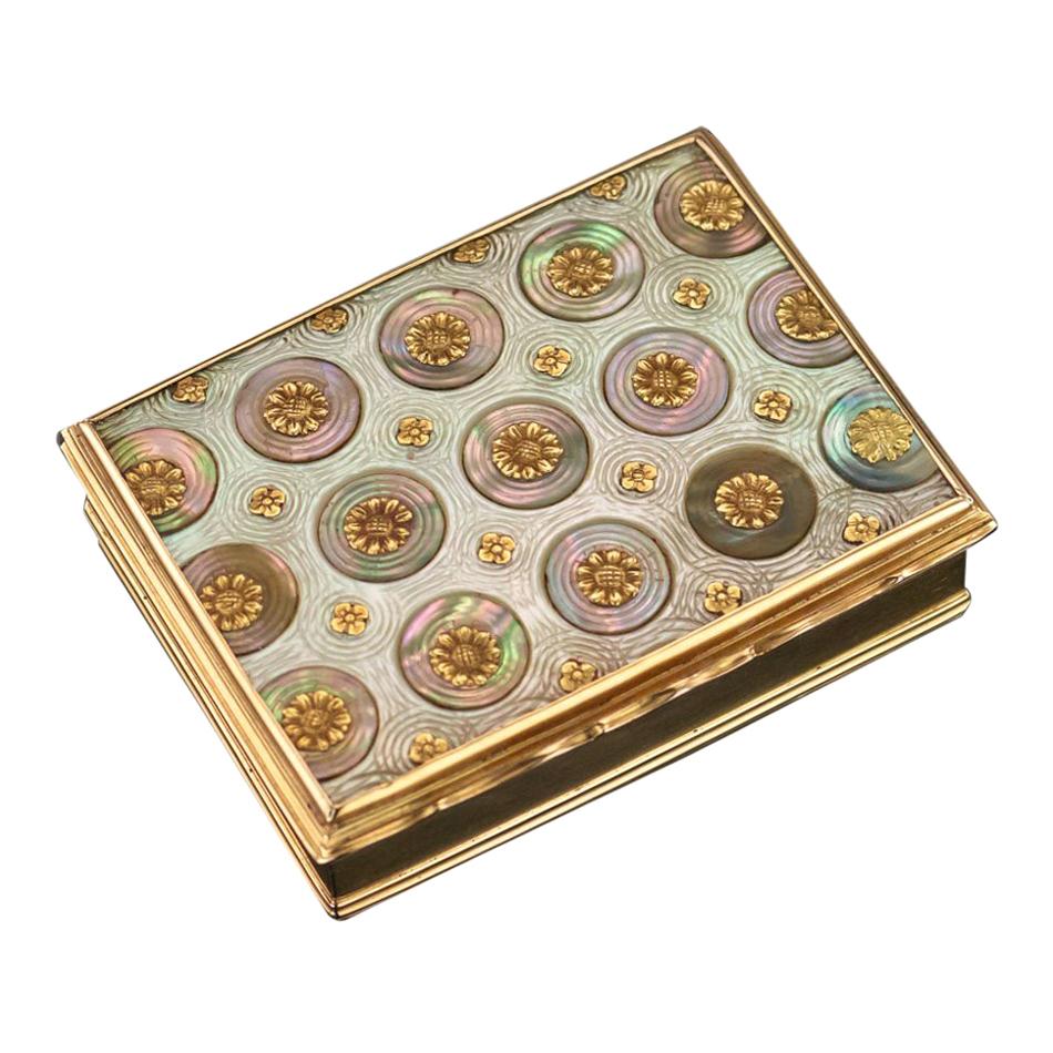French 18-Karat Gold-Mounted Mother of Pearl Snuff Box, circa 1750