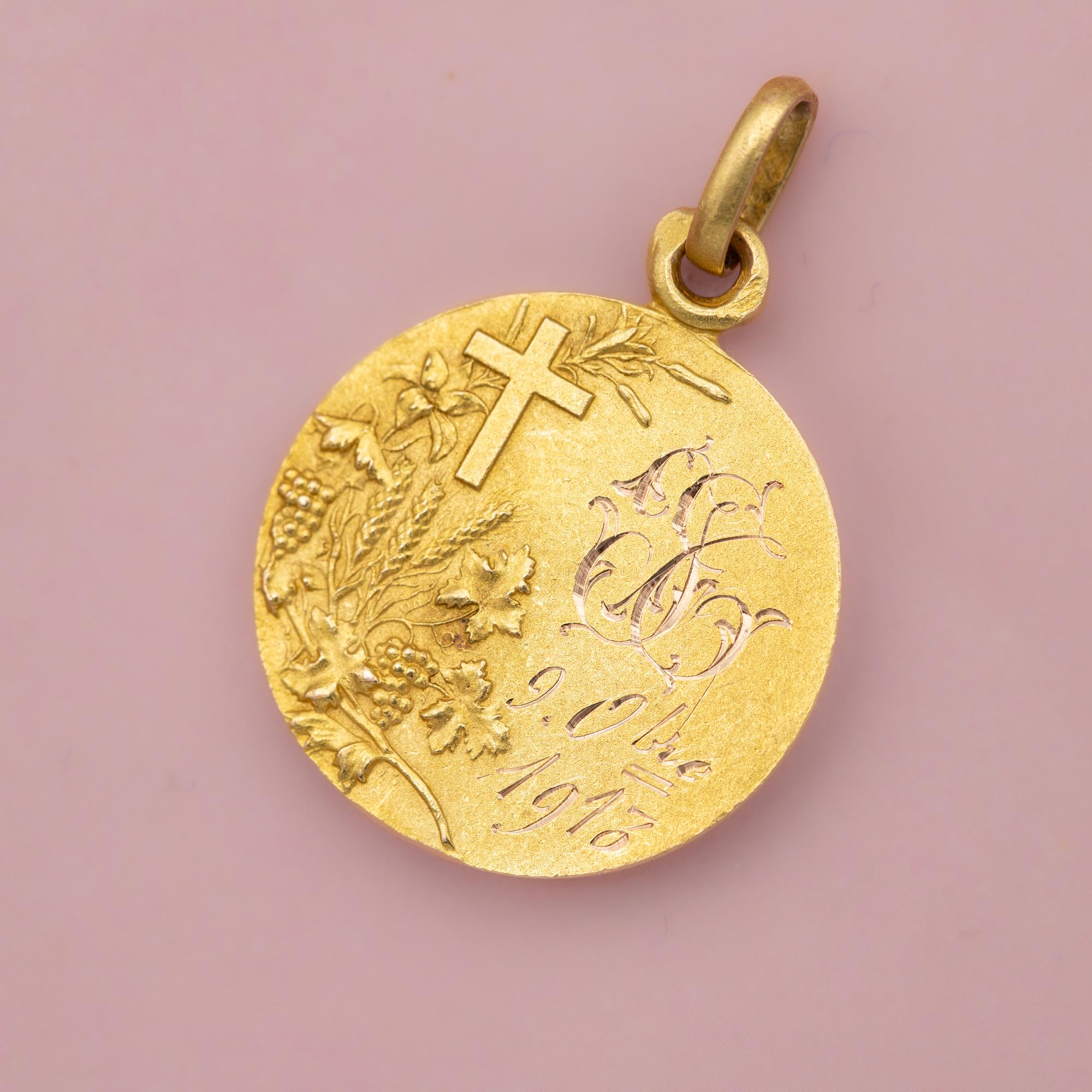 French 18 karat solid gold Jesus pendant - Rare engraved Antique Catholic charm 1