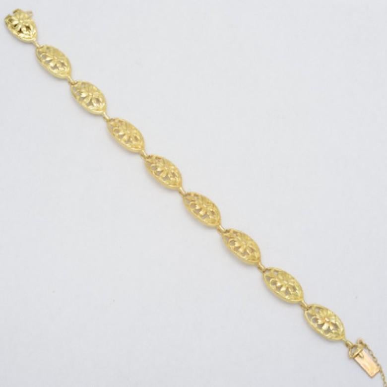 French 18 Karat Yellow Gold Link Bracelet In Excellent Condition In Greenwich, CT