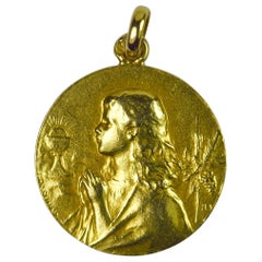 Pendentif breloque rasumny française en or jaune 18 carats représentant la moisson du vin et du blé