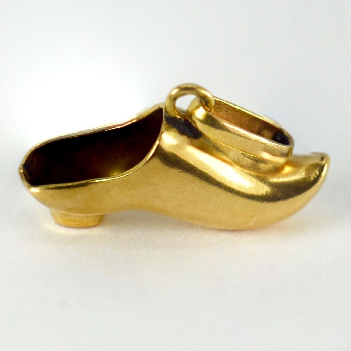 A French 18 karat (18K) yellow gold charm pendant designed as a shoe. Stamped with the eagles head for French manufacture and 18 karat gold with an unknown maker’s mark.

Dimensions: 1 x 1.8 x 0.55 cm (not including jump ring)
Weight: 0.78 grams
