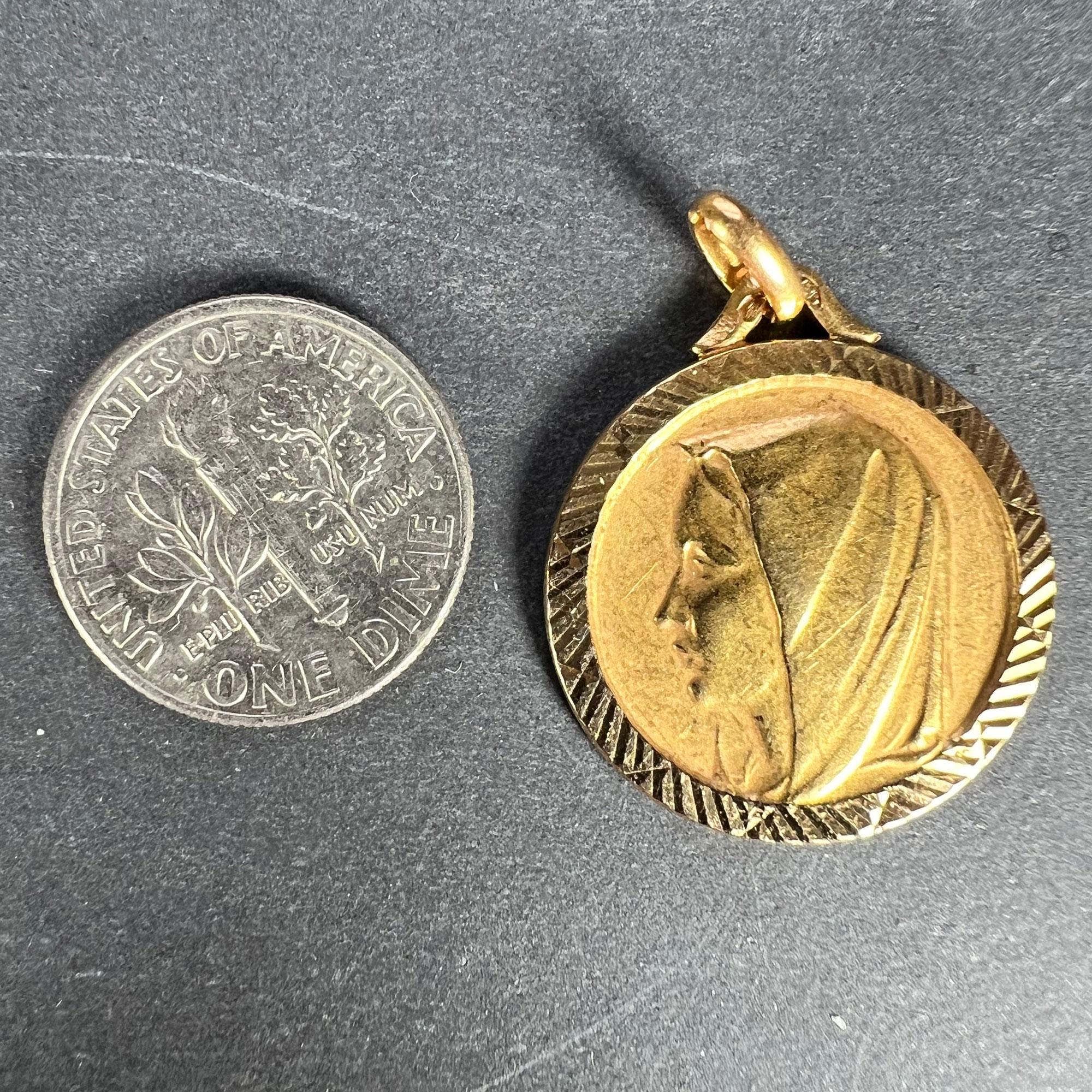 18 Karat Gelbgold Medaille der Jungfrau Maria mit Charm-Anhänger im Angebot 5