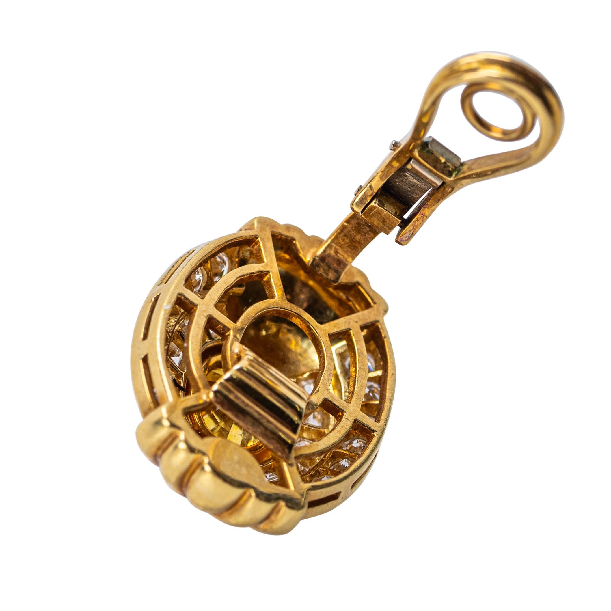 Taille française Clips d'oreille français en or jaune 18 carats, saphir jaune et diamant en vente