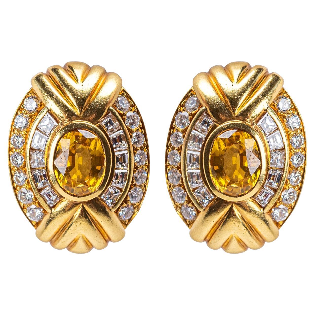Clips d'oreille français en or jaune 18 carats, saphir jaune et diamant en vente