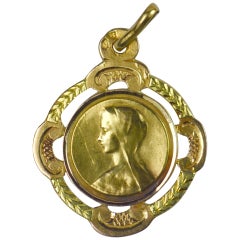 French 18 Karat Yellow Rose Gold Virgin Mary Frame Medal Charm Pendant