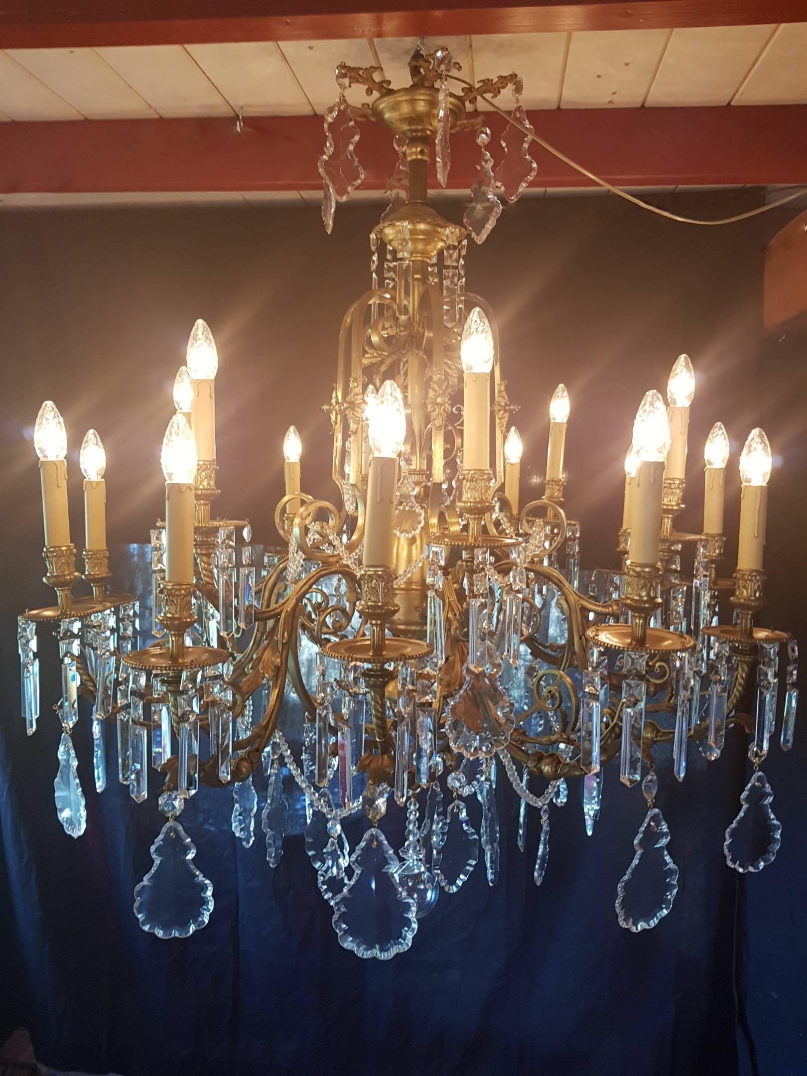 French 18 Light Gas Chandelier, 19th Century In Good Condition For Sale In Oldebroek, NL
