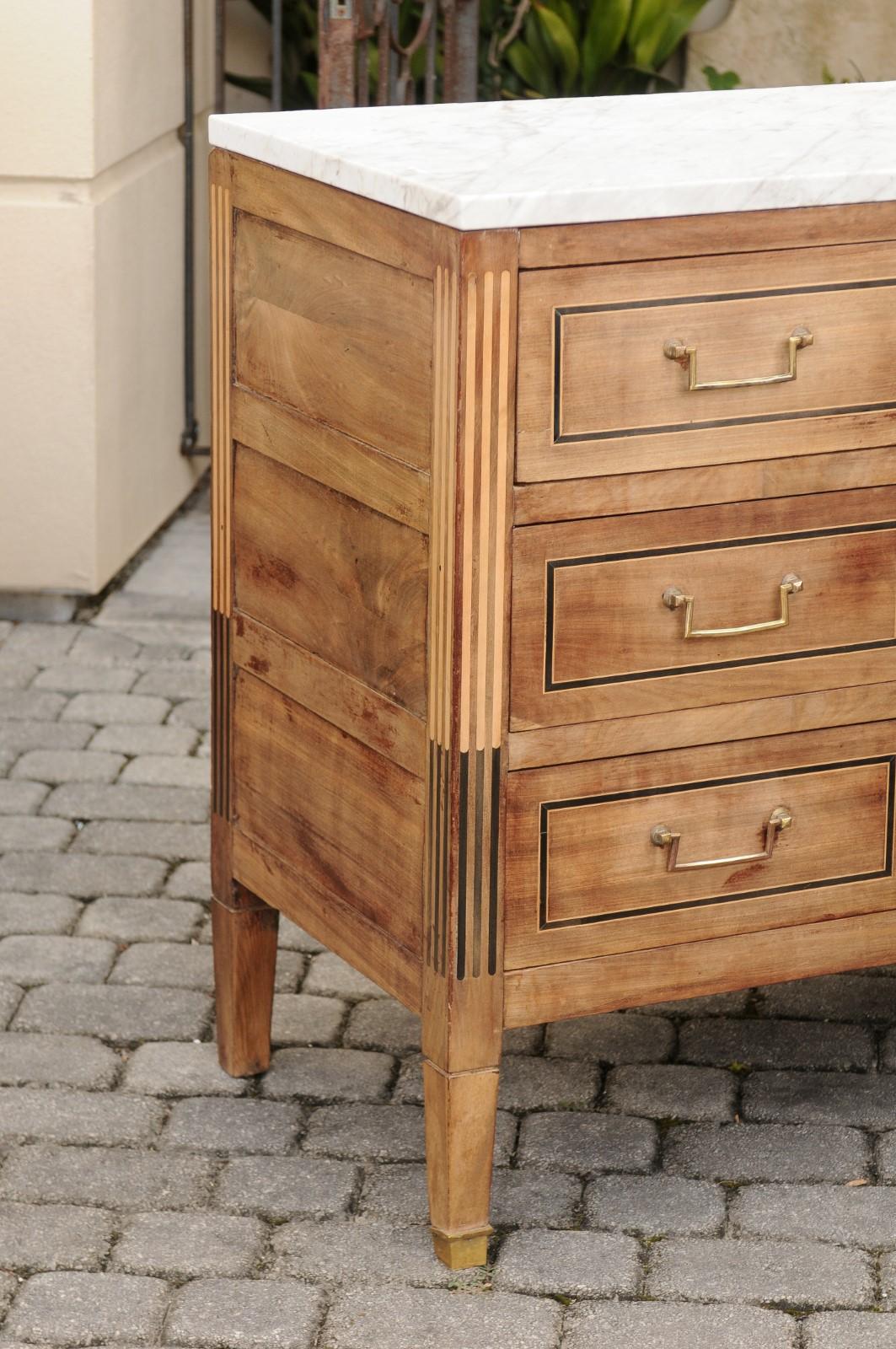 French 1800s Directoire Three-Drawer Walnut Commode with White Veined Marble Top 2