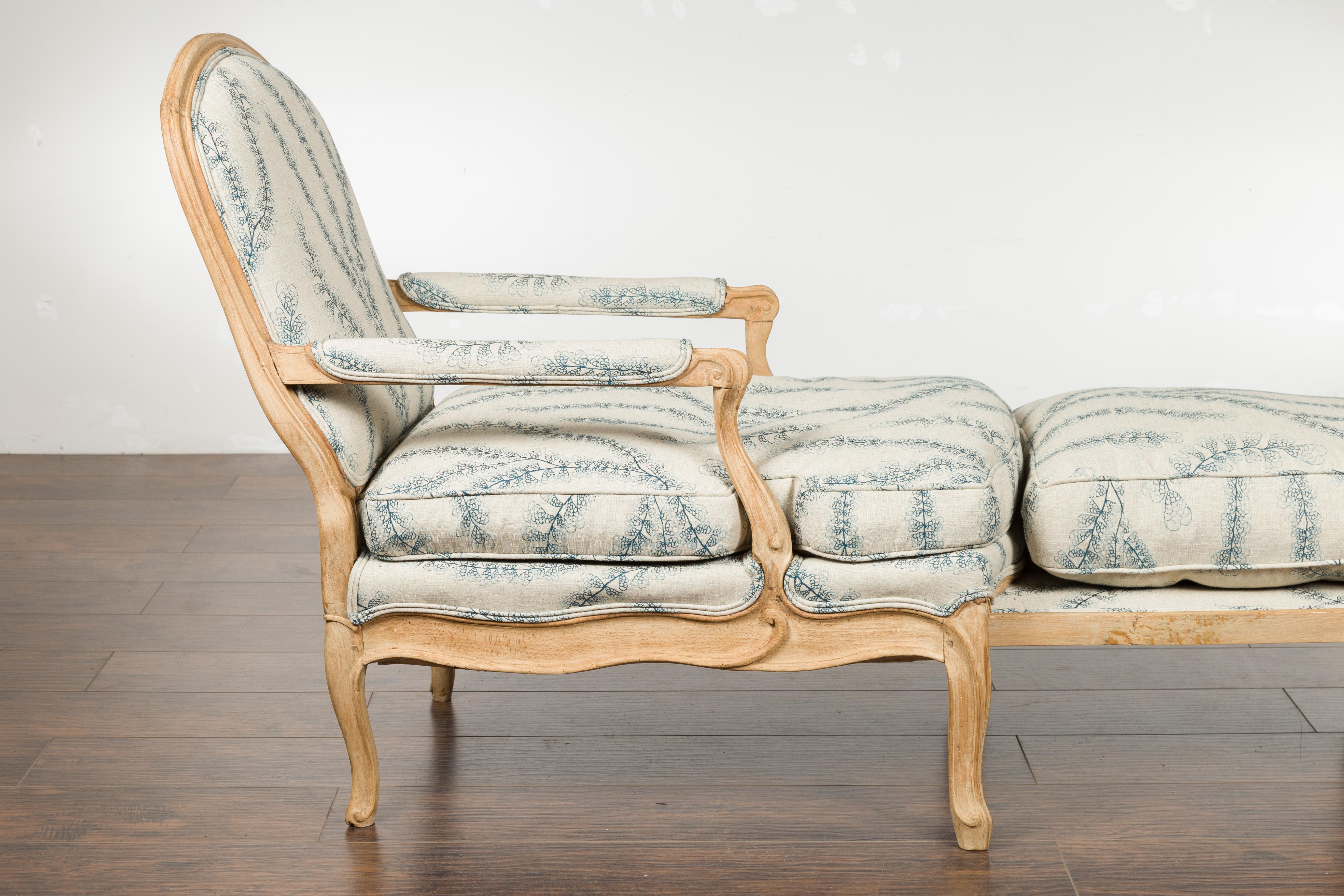 French 1800s Louis XV Style Oak Lounge Chair with Natural Patina and Upholstery 6