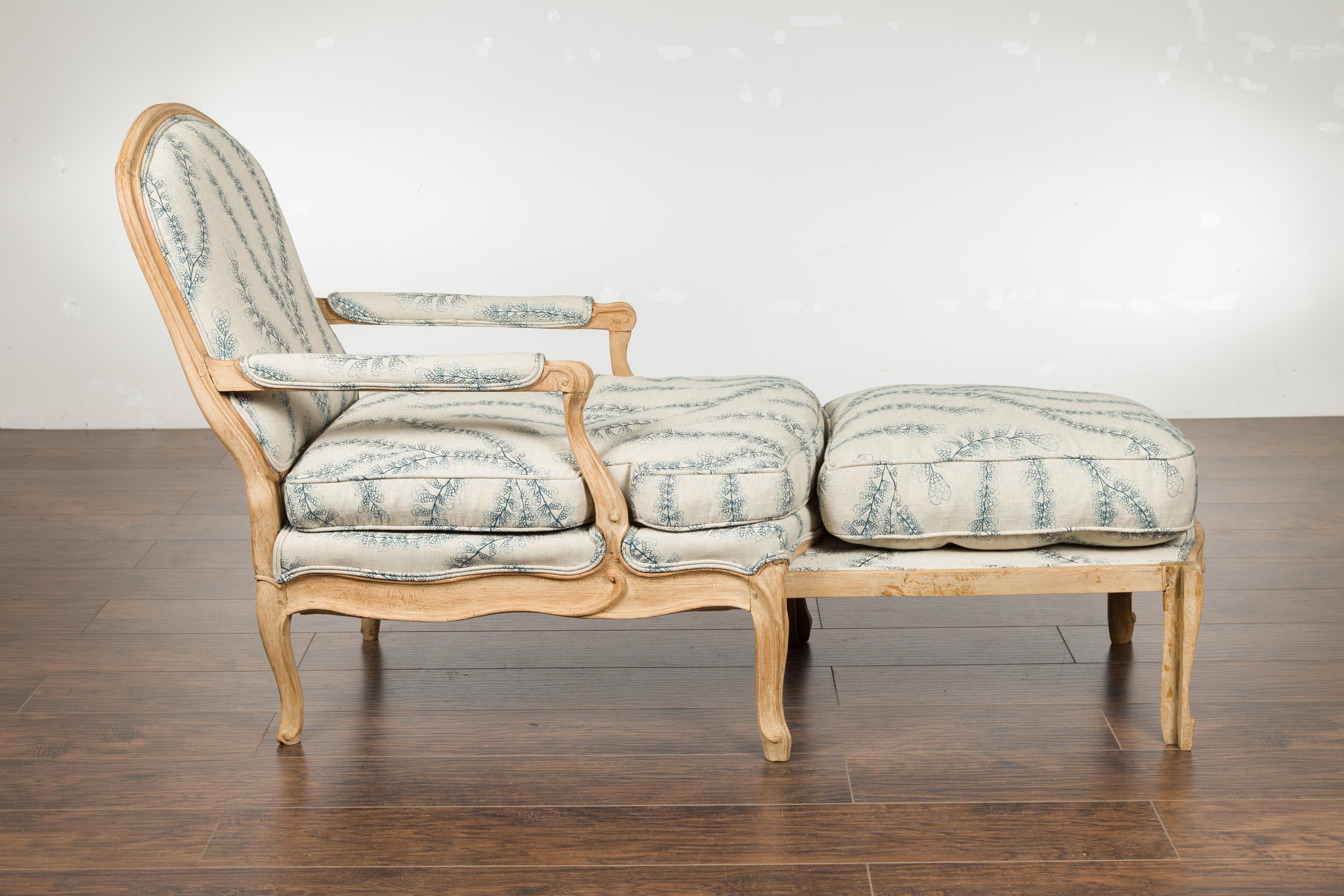 French 1800s Louis XV Style Oak Lounge Chair with Natural Patina and Upholstery 5