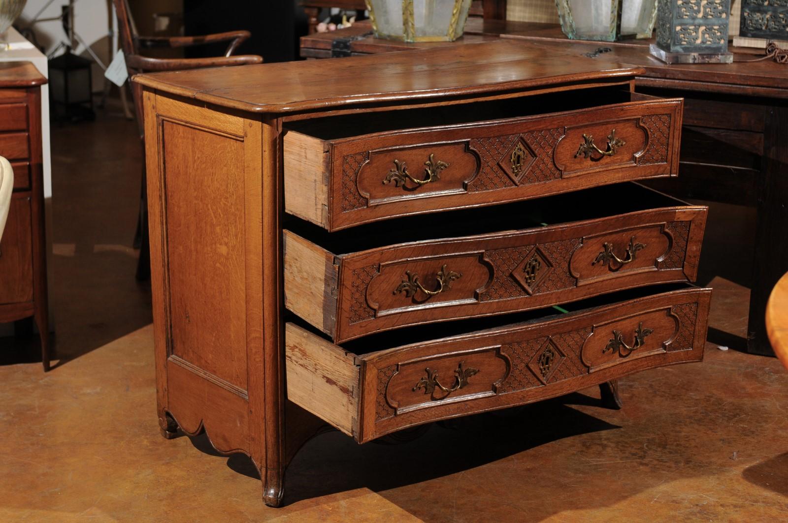 French 1800s Louis XV Style Oak Three-Drawer Commode with Grooved Accents For Sale 6