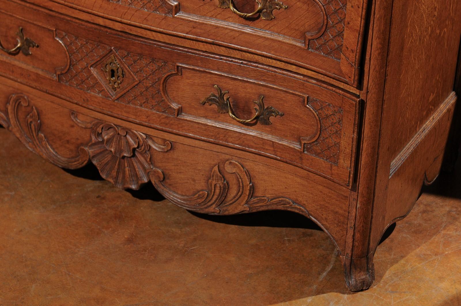 French 1800s Louis XV Style Oak Three-Drawer Commode with Grooved Accents For Sale 2