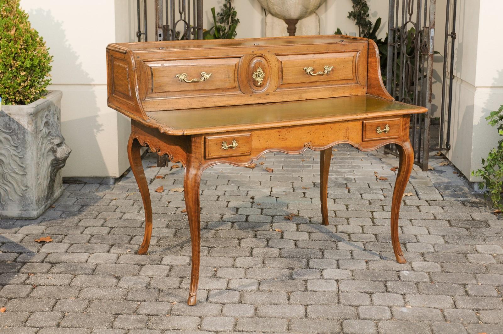 French 1800s Louis XV Style Walnut Desk with Green Leather and Lifting Panel For Sale 5