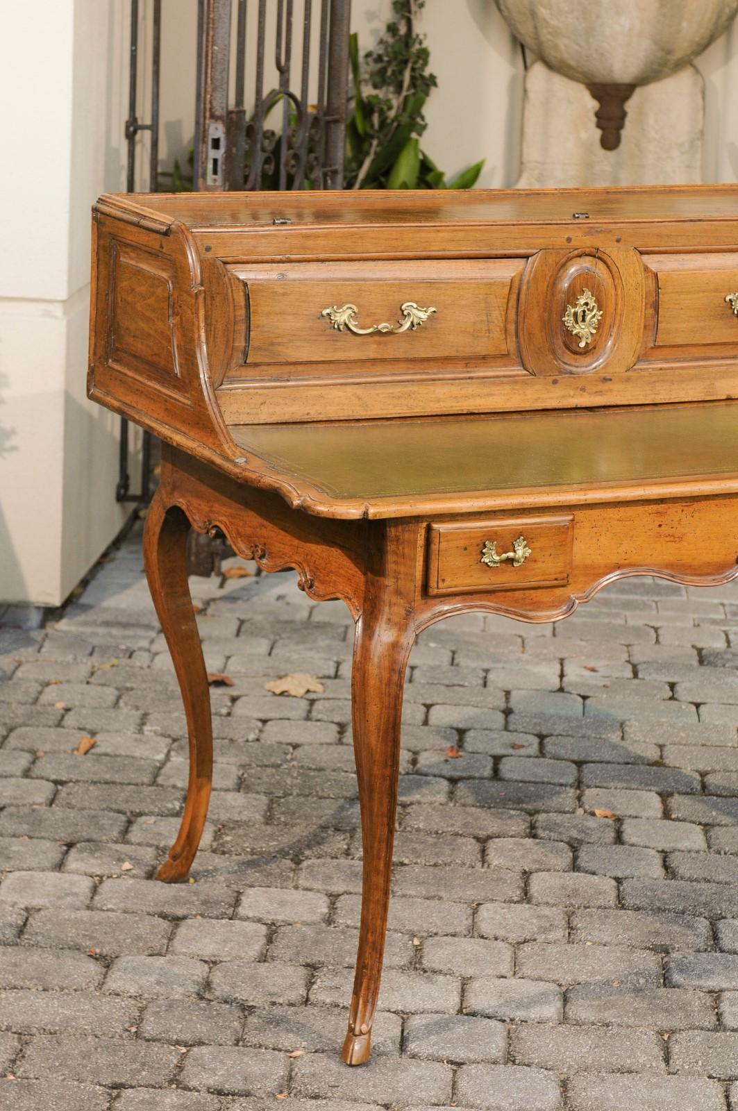 French 1800s Louis XV Style Walnut Desk with Green Leather and Lifting Panel For Sale 6