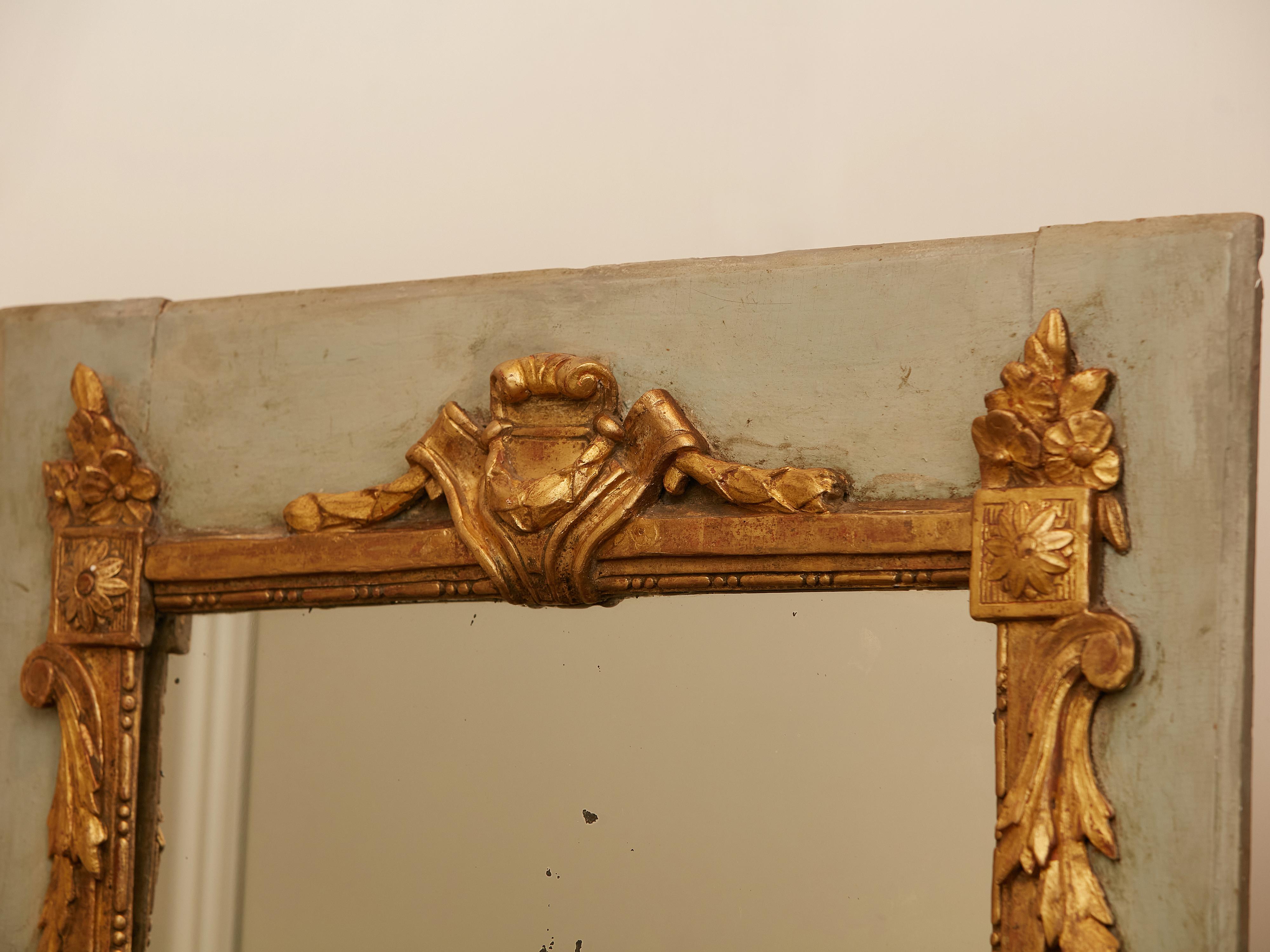 19th Century French 1800s Painted and Carved Giltwood Mirror with Cartouche and Floral Motifs For Sale