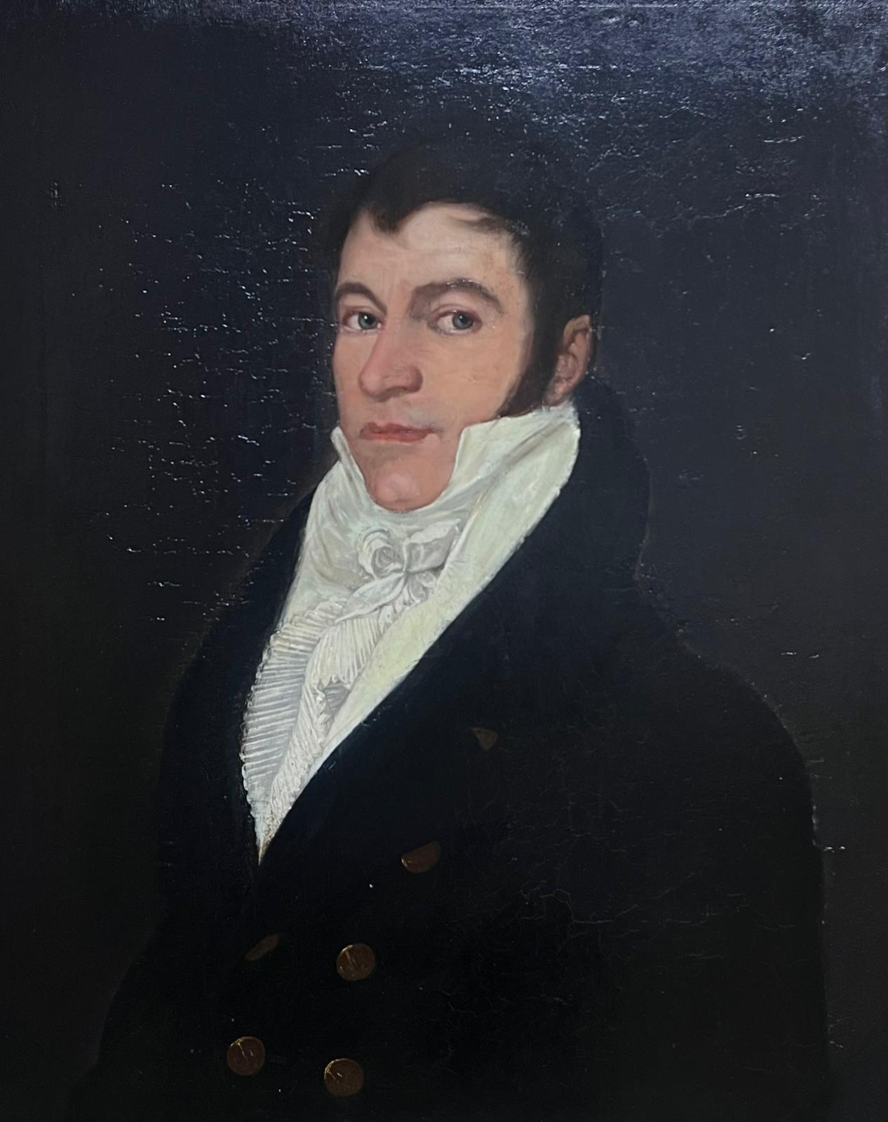 Ritratto di gentiluomo in cornice dorata antica, olio di grandi dimensioni, primi anni del 1800. - Painting di French 1800's