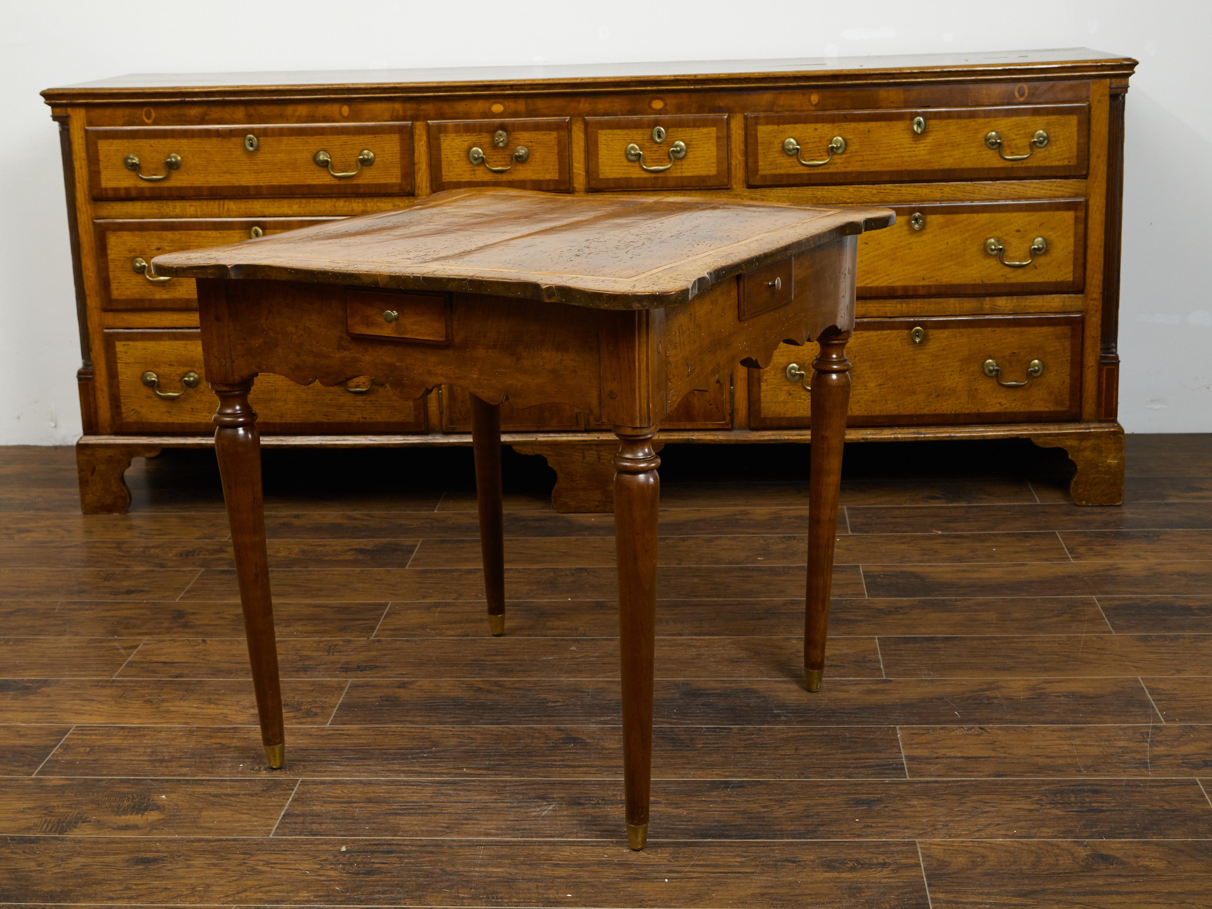 French 1800s Walnut Table with Banding, Four Petite Drawers and Carved Apron For Sale 2