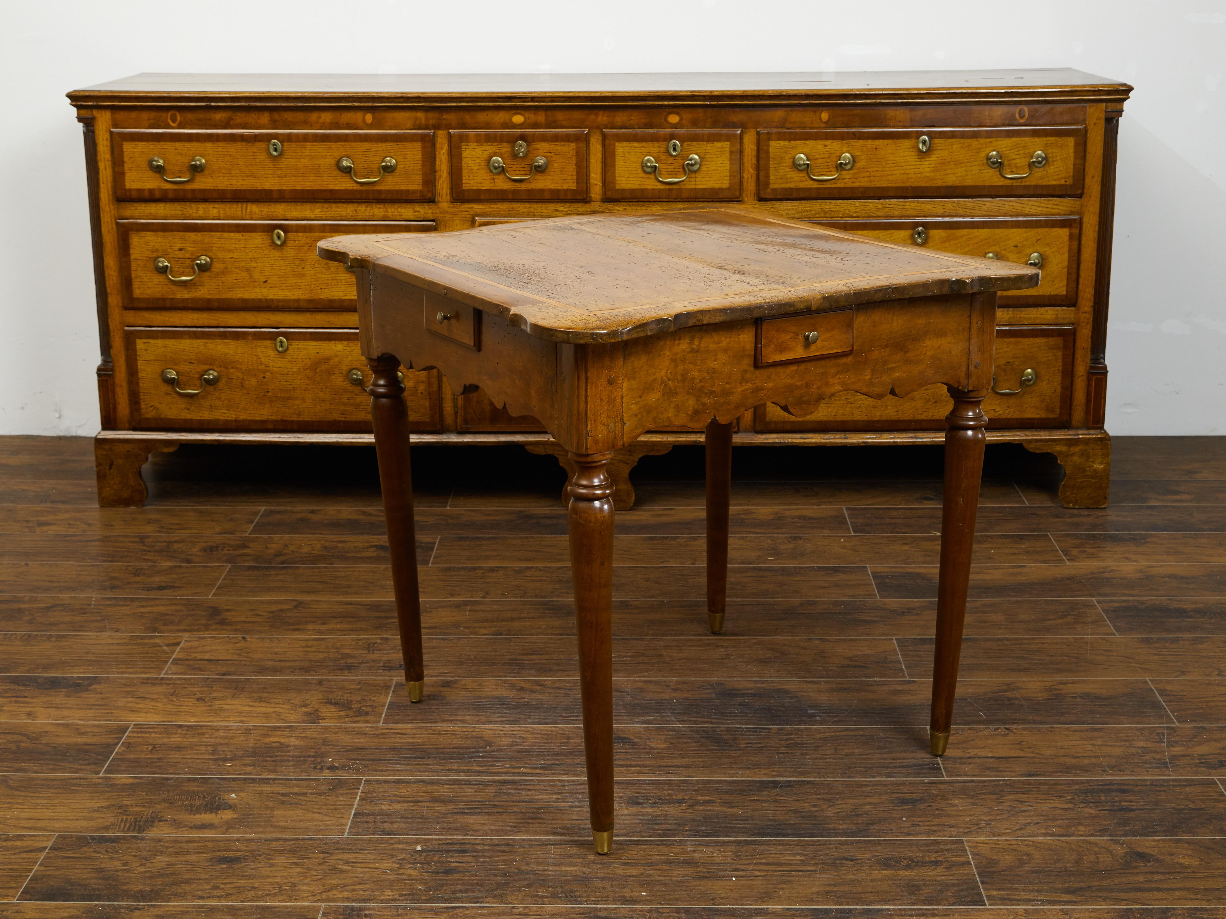 French 1800s Walnut Table with Banding, Four Petite Drawers and Carved Apron For Sale 3