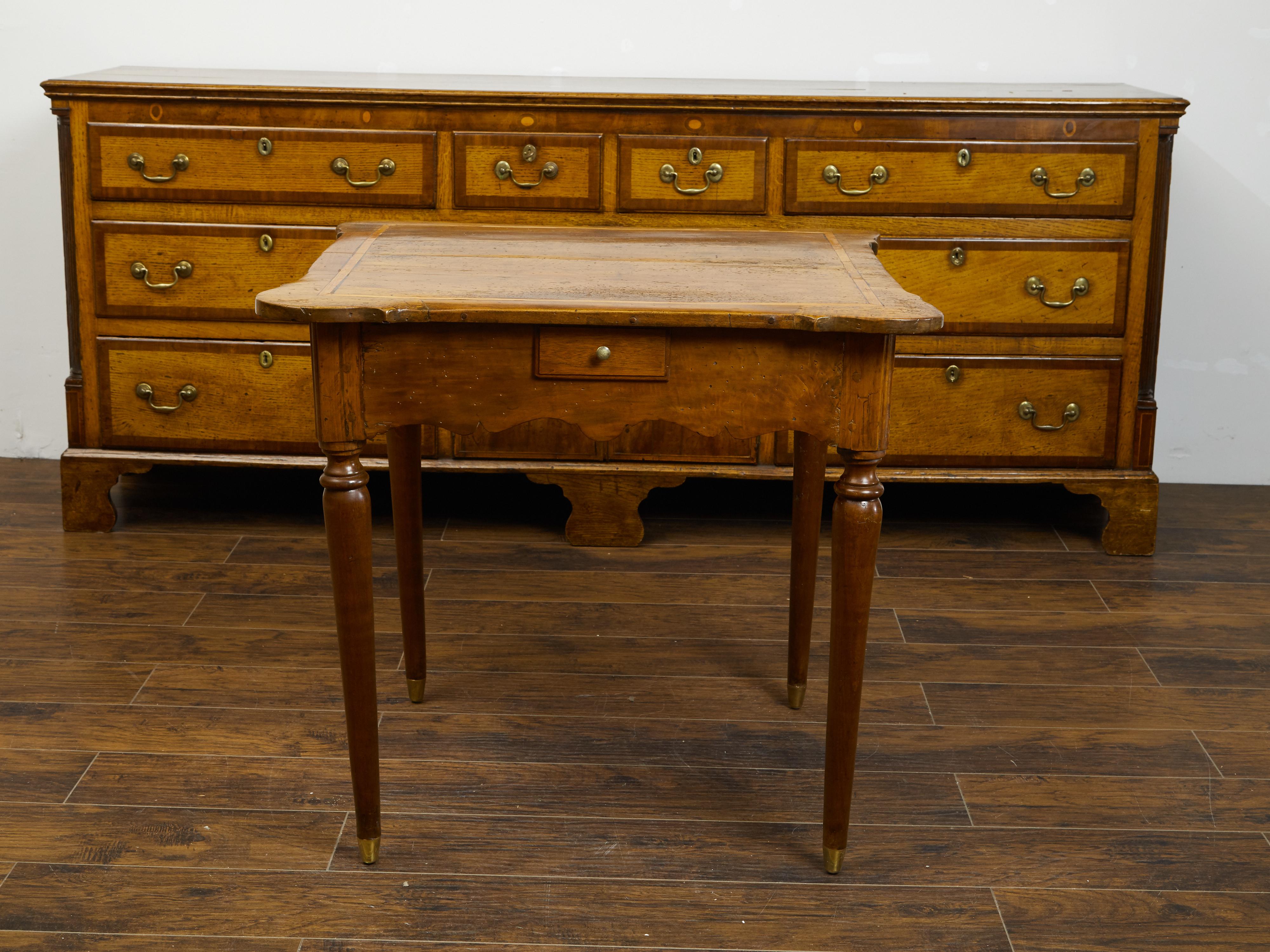 French 1800s Walnut Table with Banding, Four Petite Drawers and Carved Apron For Sale 4