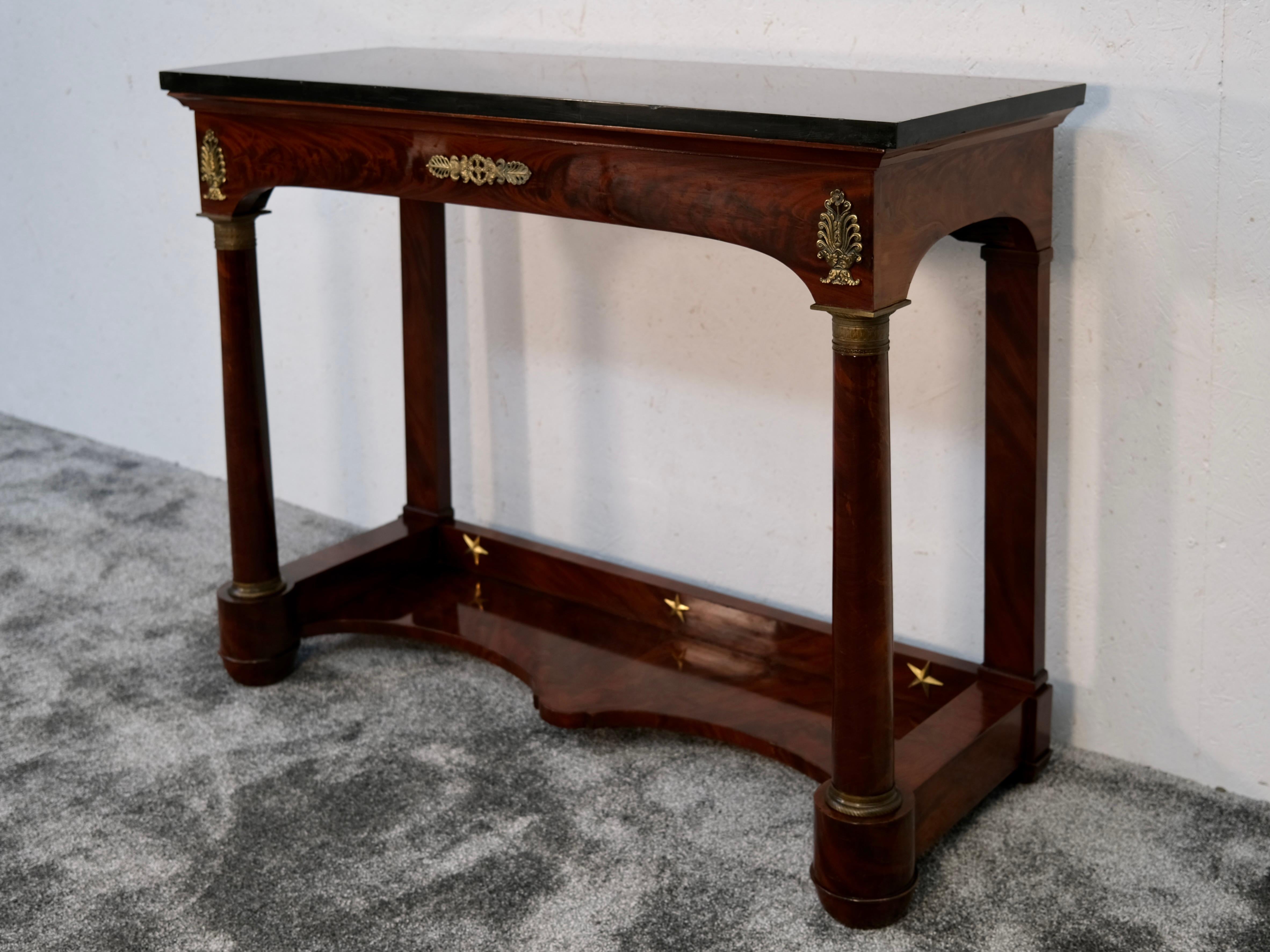 French 1810s Empire Console Table in Mahogany with Marble Top For Sale 4