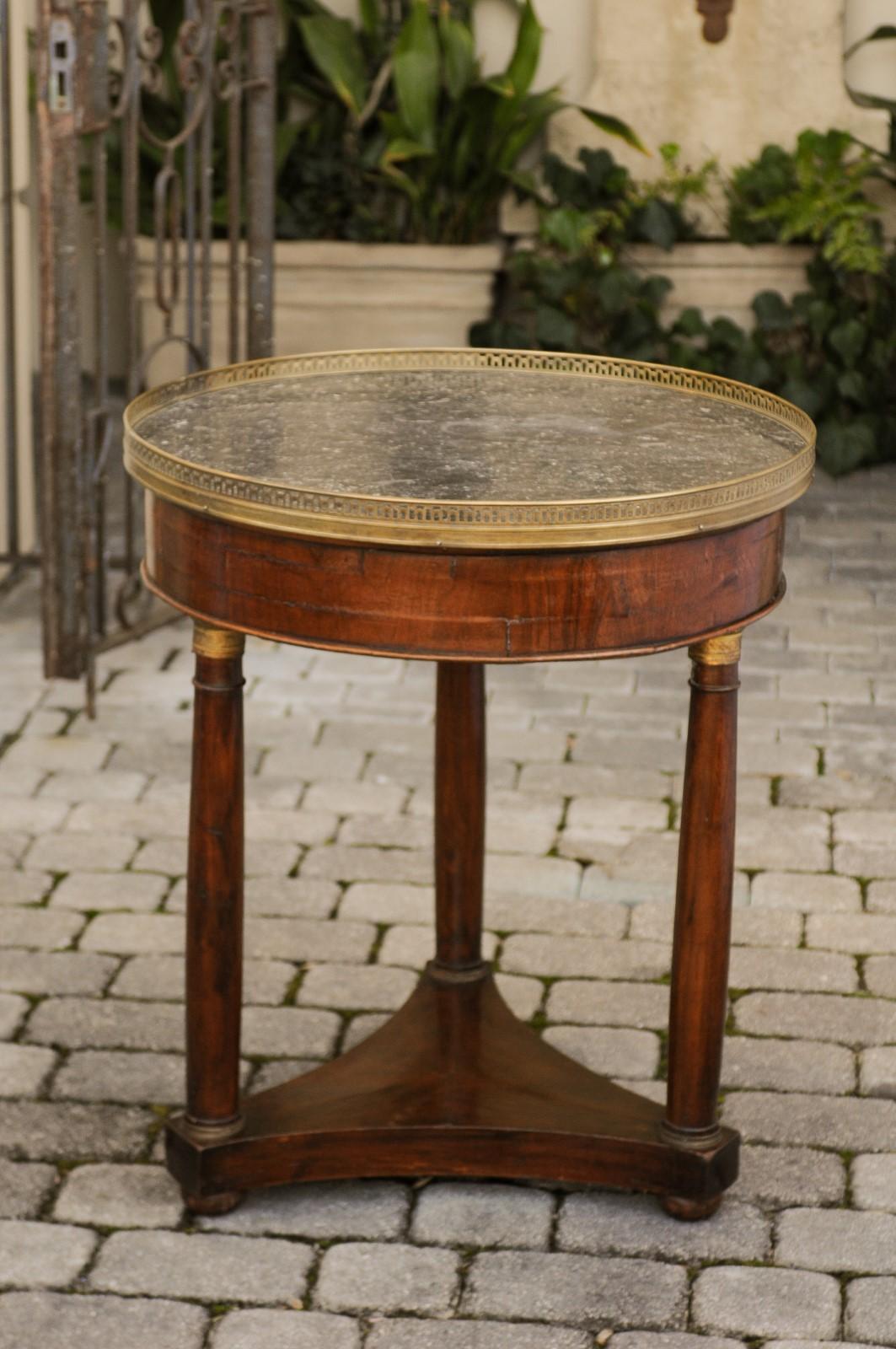 French 1810s Empire Period Walnut Guéridon Table with Bronze Mounts and Shelf 6