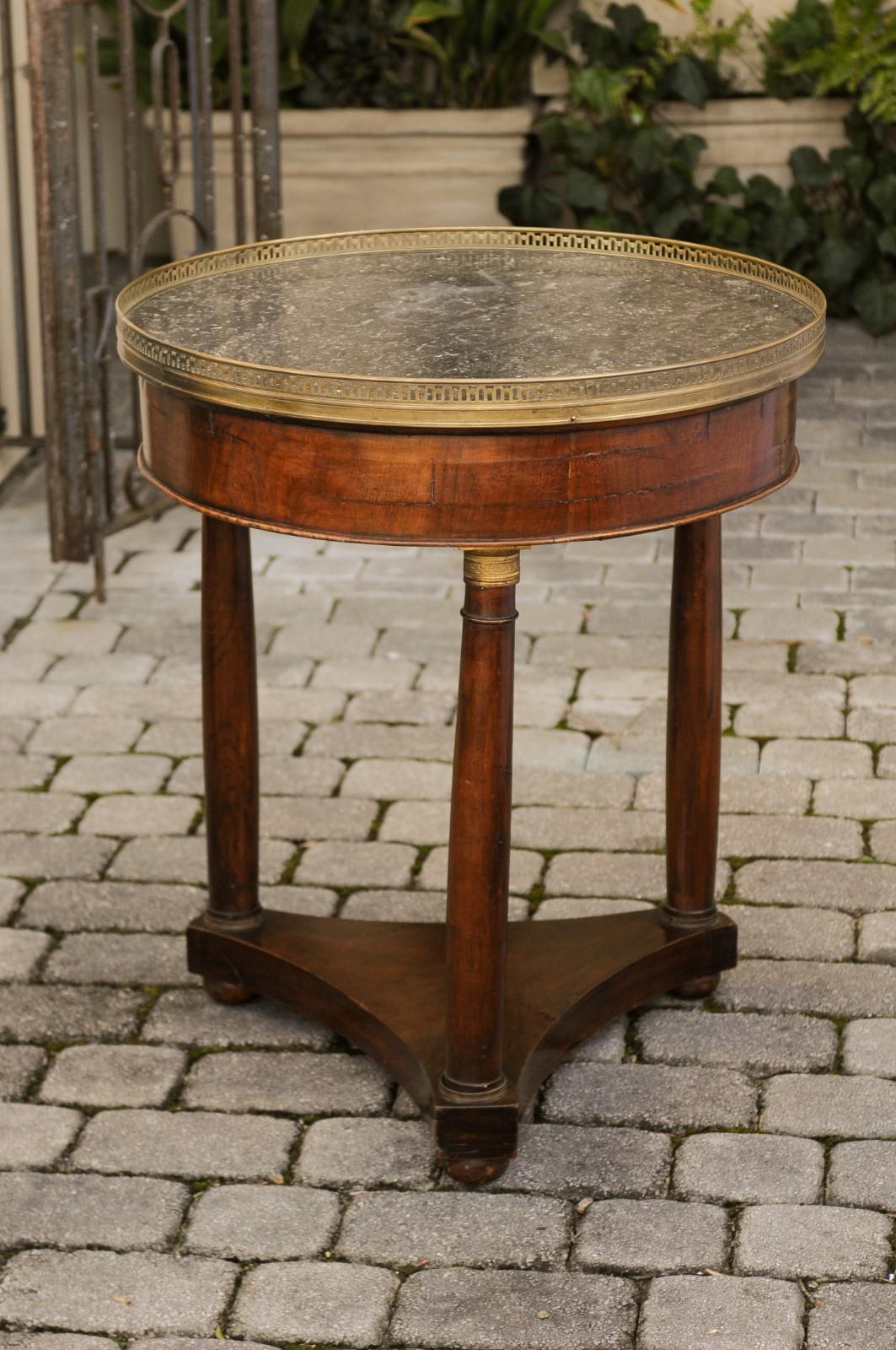 French 1810s Empire Period Walnut Guéridon Table with Bronze Mounts and Shelf 7
