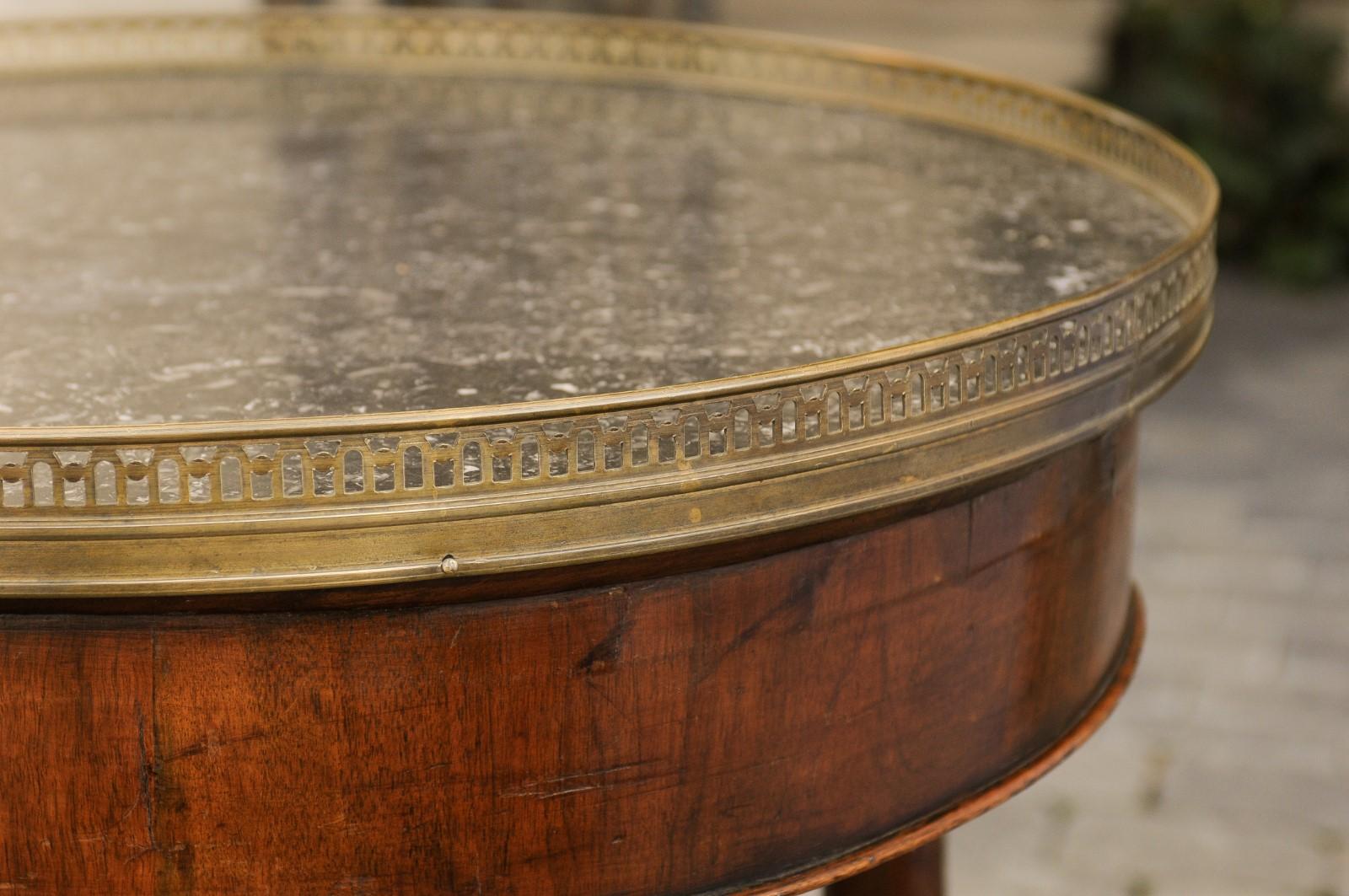 French 1810s Empire Period Walnut Guéridon Table with Bronze Mounts and Shelf 2