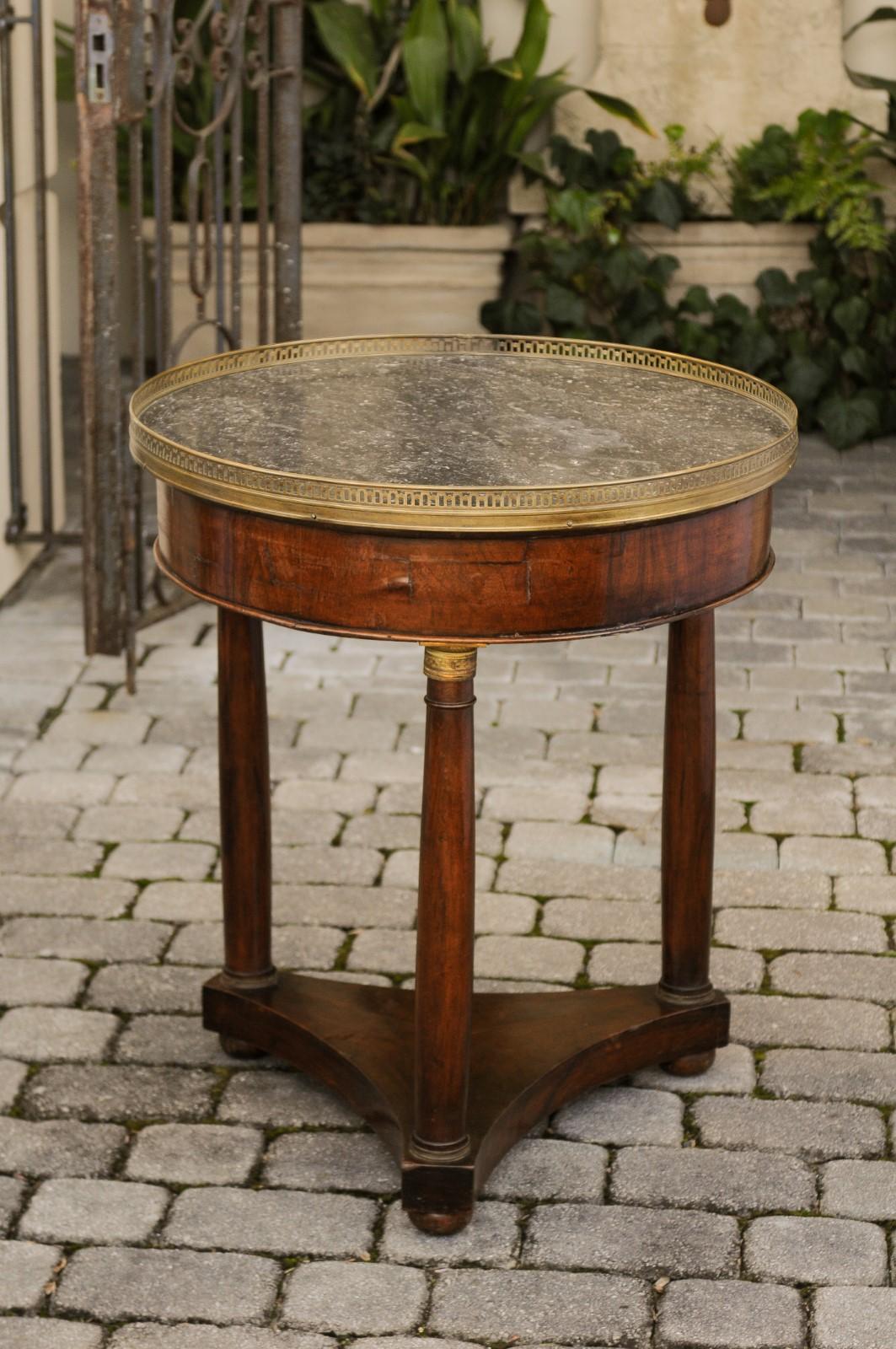 French 1810s Empire Period Walnut Guéridon Table with Bronze Mounts and Shelf 4