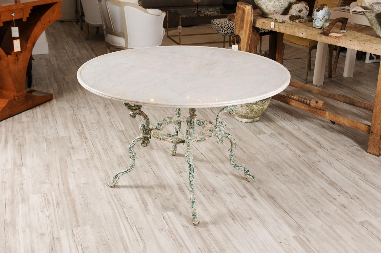 French 1810s Painted Wrought-Iron Table with Round Marble Top and Scrolled Legs 6