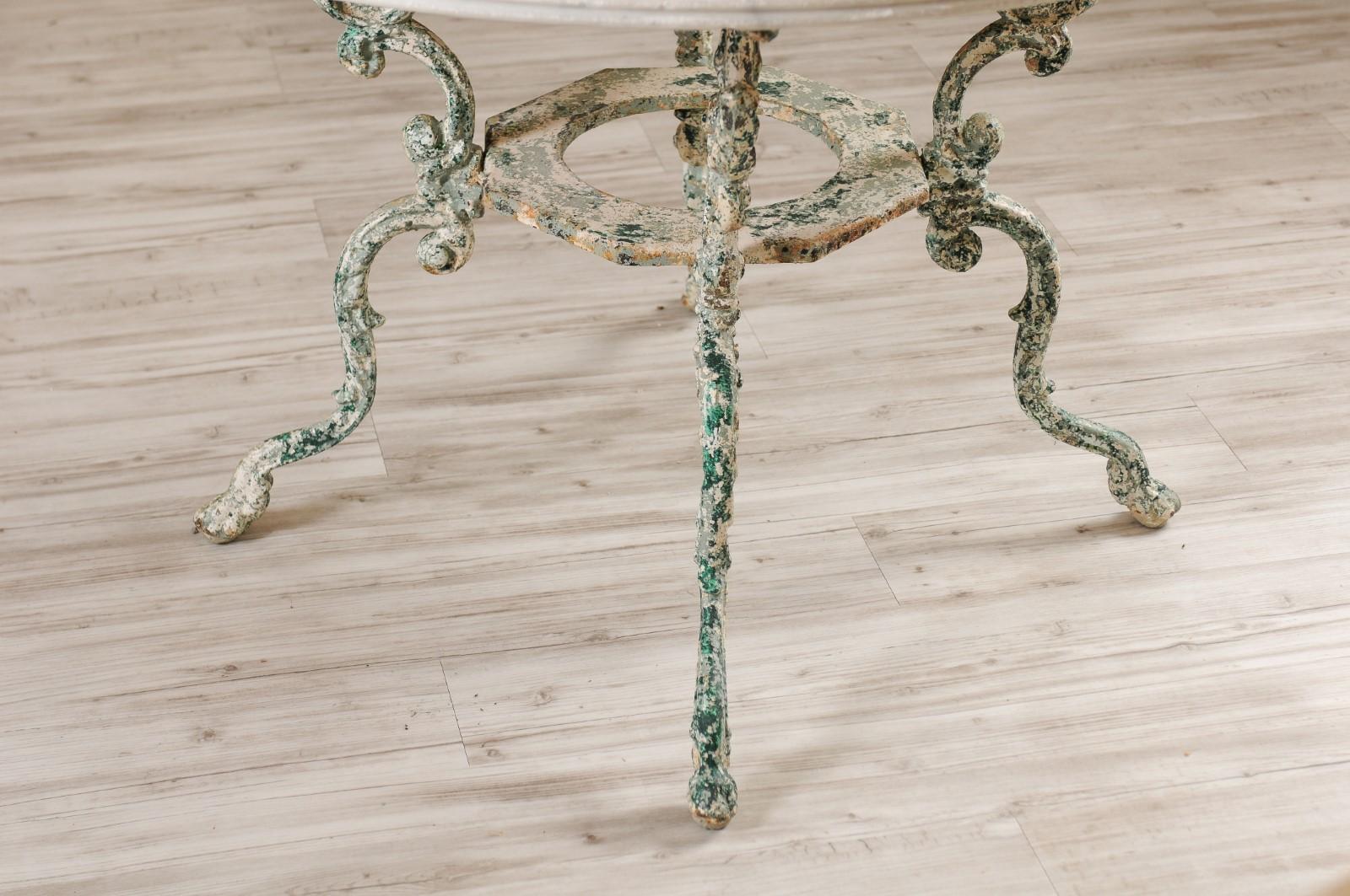 19th Century French 1810s Painted Wrought-Iron Table with Round Marble Top and Scrolled Legs