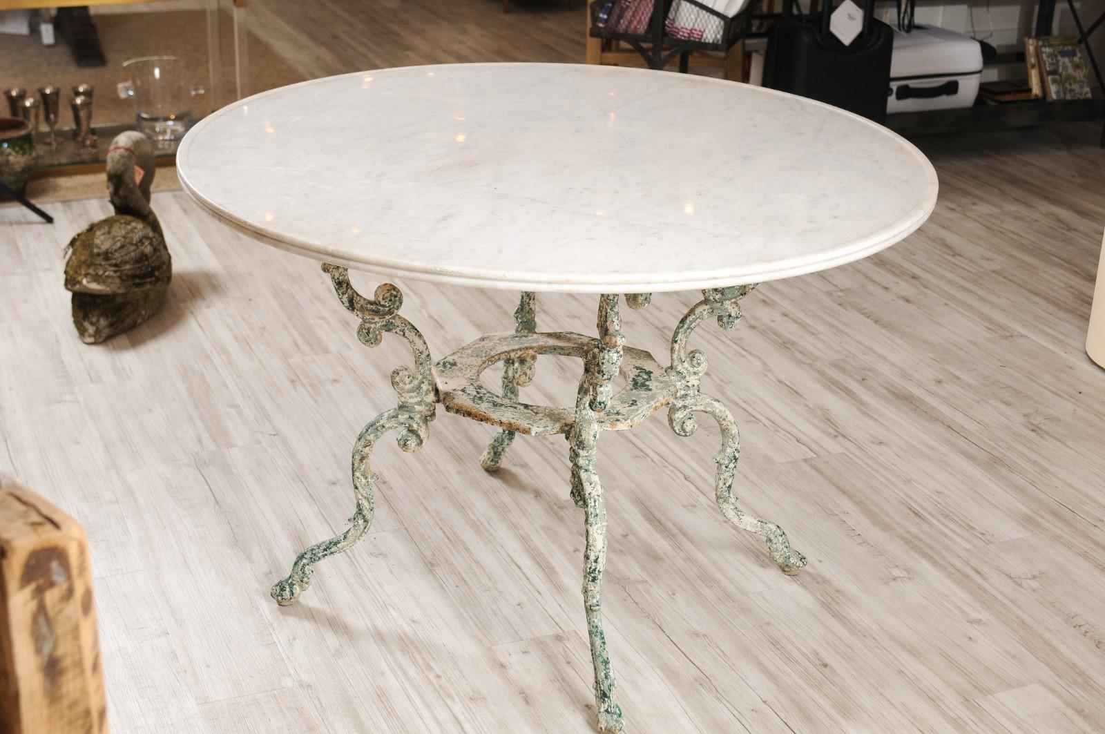 French 1810s Painted Wrought-Iron Table with Round Marble Top and Scrolled Legs 3