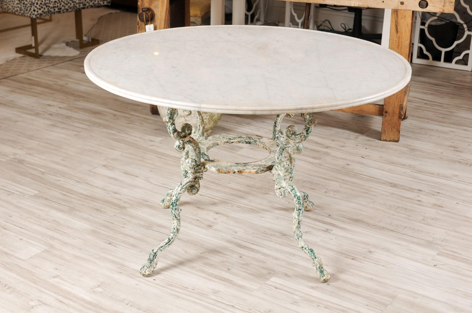 French 1810s Painted Wrought-Iron Table with Round Marble Top and Scrolled Legs 4