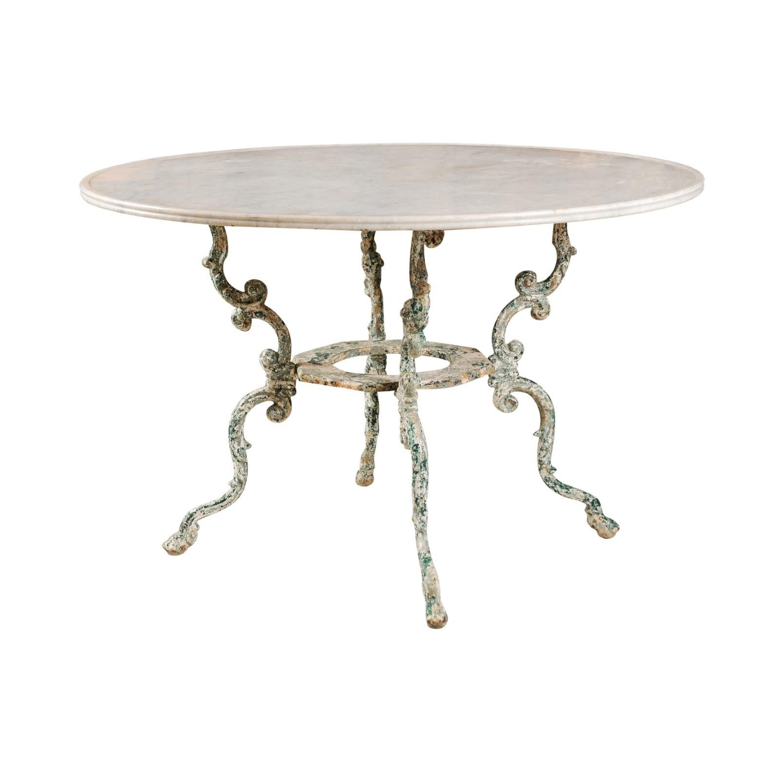 French 1810s Painted Wrought-Iron Table with Round Marble Top and Scrolled Legs